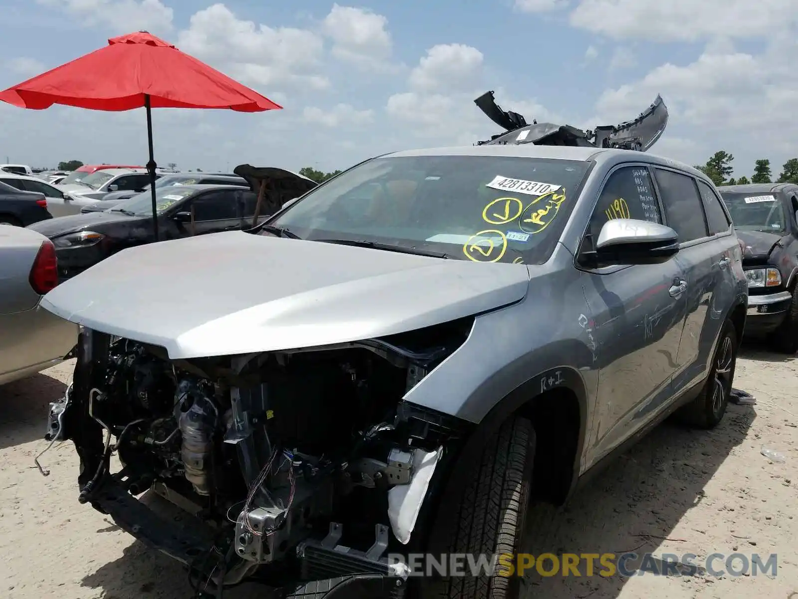 2 Photograph of a damaged car 5TDZZRFH3KS355422 TOYOTA HIGHLANDER 2019