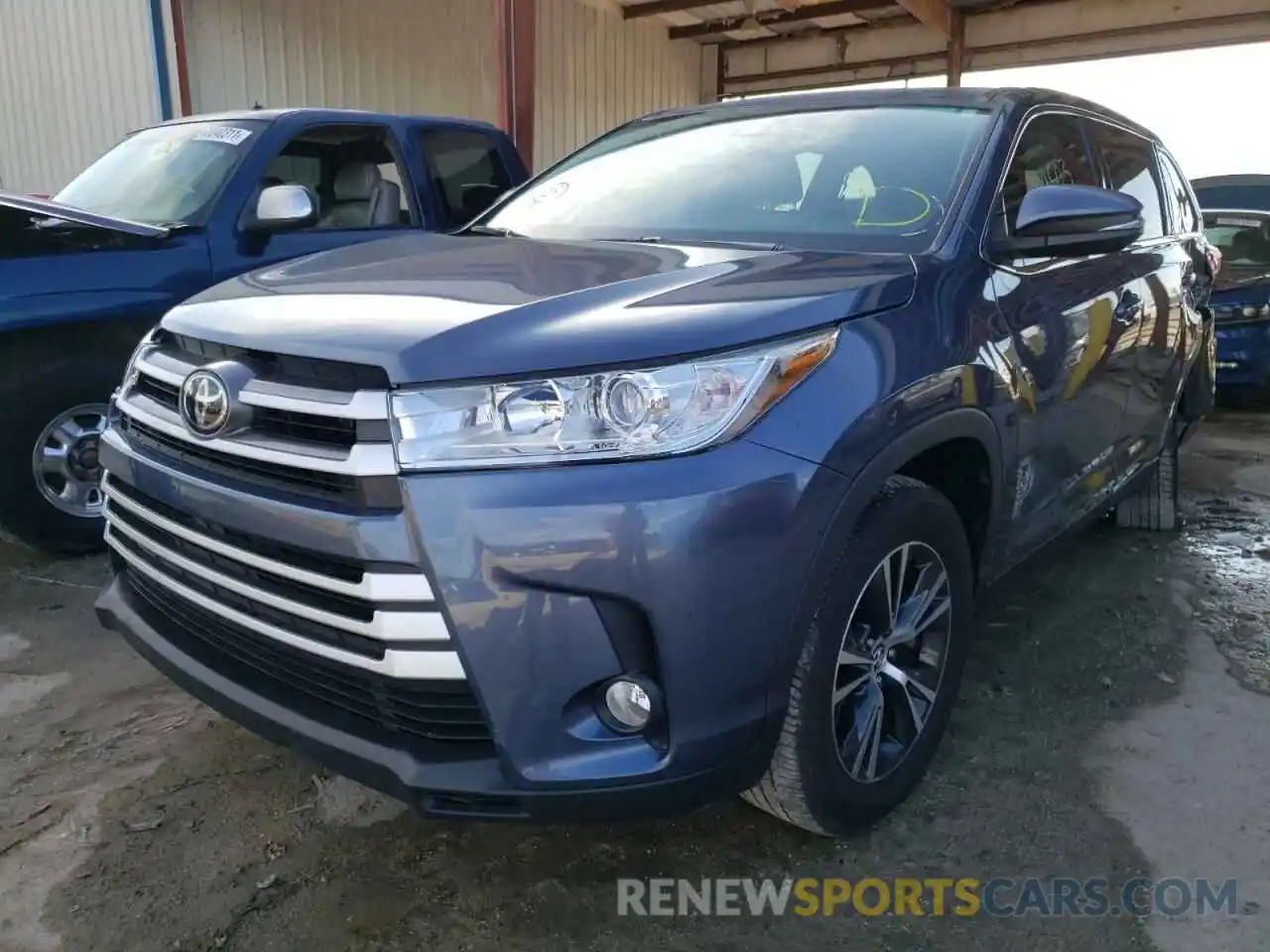 2 Photograph of a damaged car 5TDZZRFH3KS358417 TOYOTA HIGHLANDER 2019