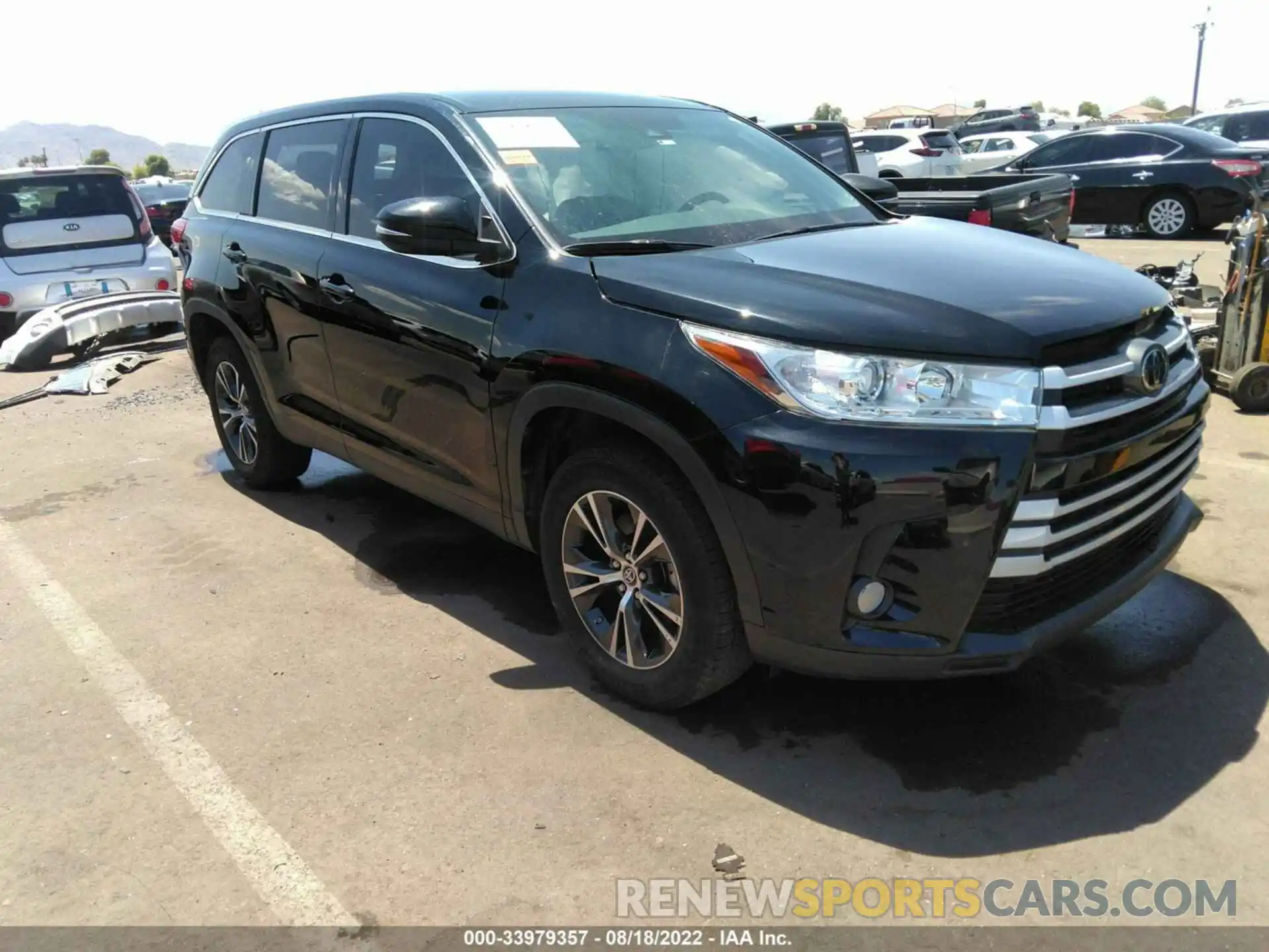 1 Photograph of a damaged car 5TDZZRFH3KS363701 TOYOTA HIGHLANDER 2019