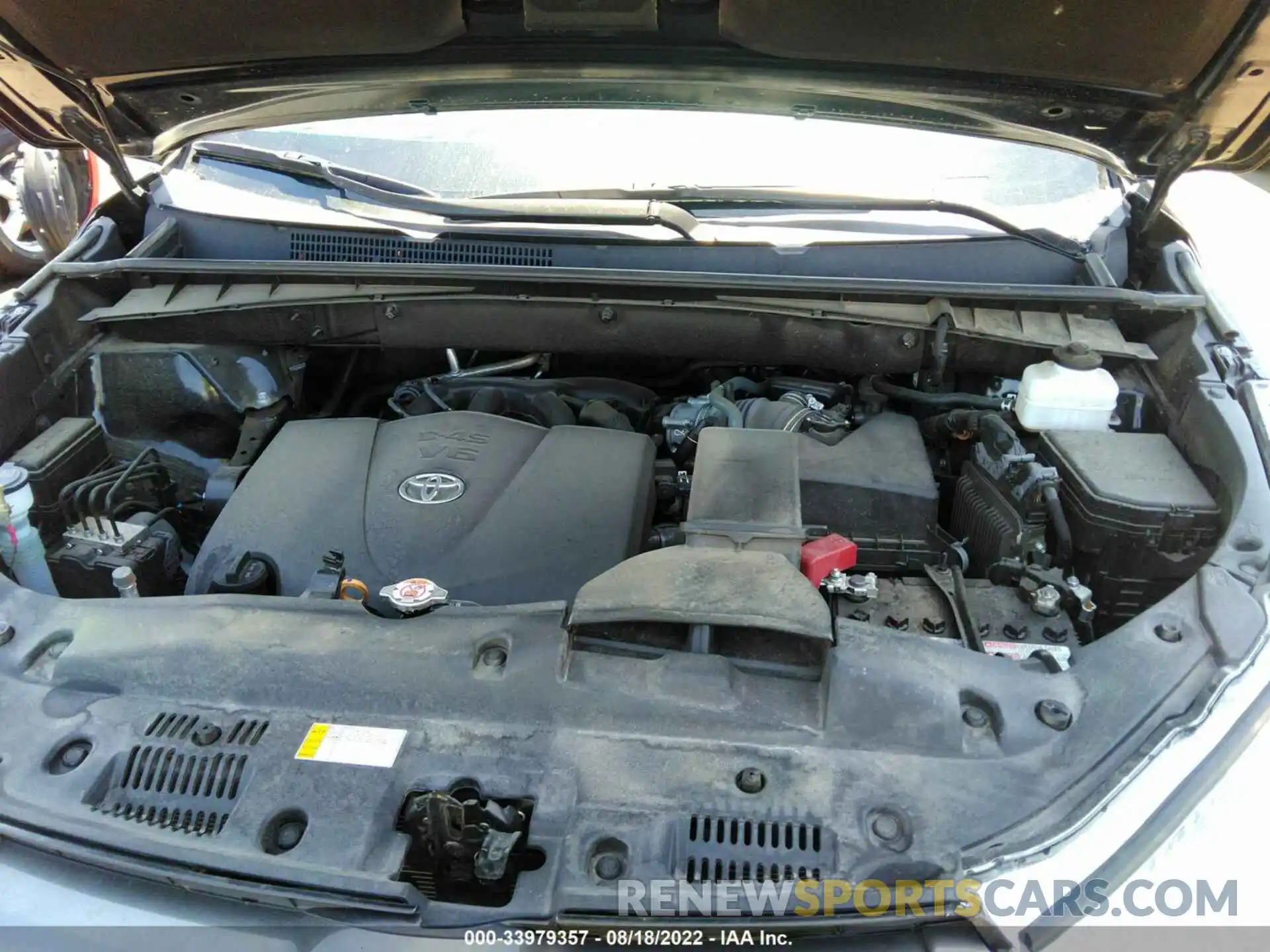 10 Photograph of a damaged car 5TDZZRFH3KS363701 TOYOTA HIGHLANDER 2019