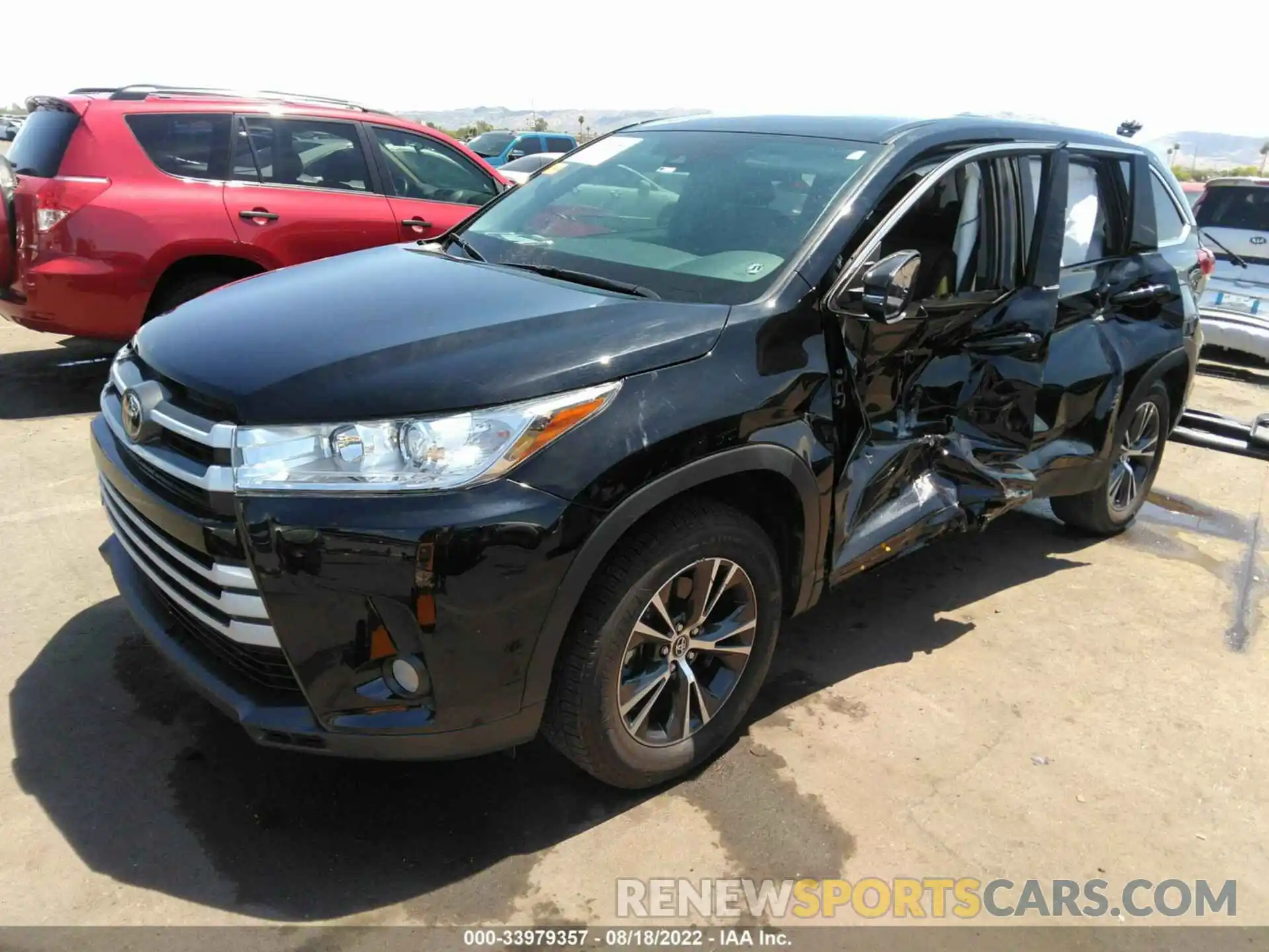 2 Photograph of a damaged car 5TDZZRFH3KS363701 TOYOTA HIGHLANDER 2019