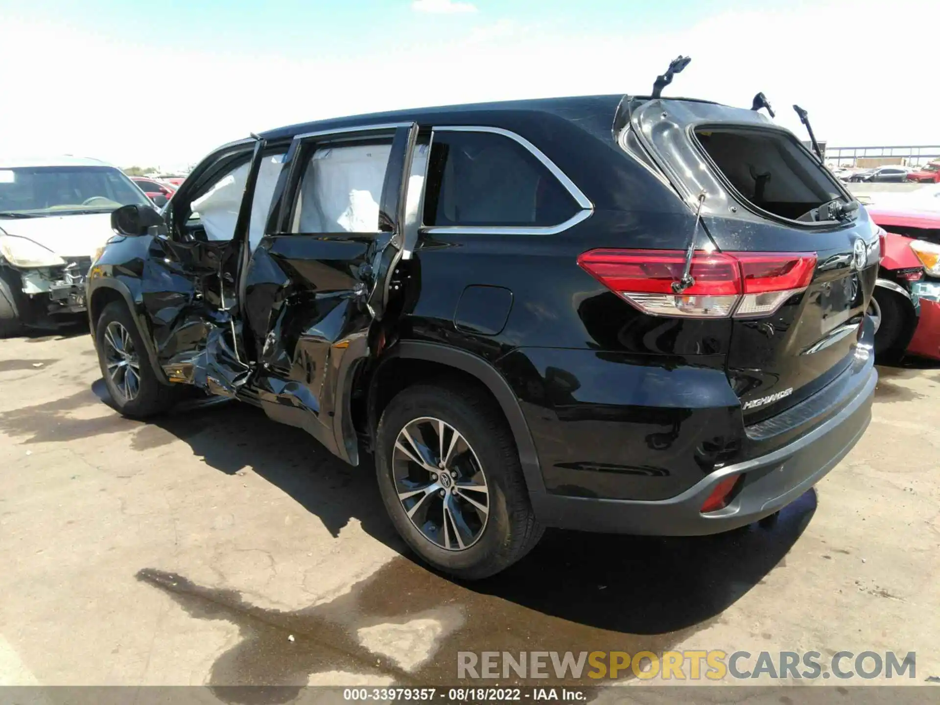 3 Photograph of a damaged car 5TDZZRFH3KS363701 TOYOTA HIGHLANDER 2019