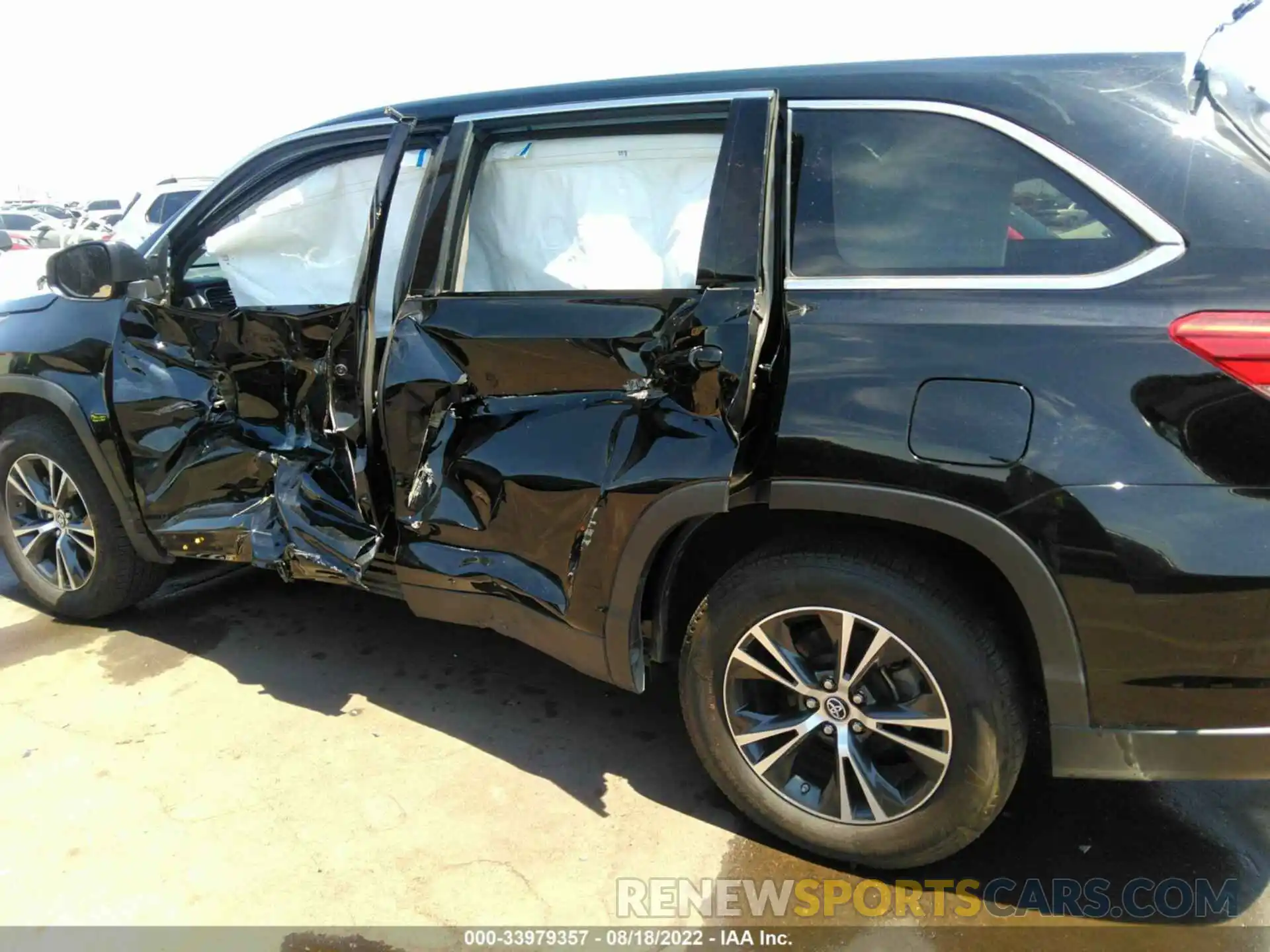 6 Photograph of a damaged car 5TDZZRFH3KS363701 TOYOTA HIGHLANDER 2019