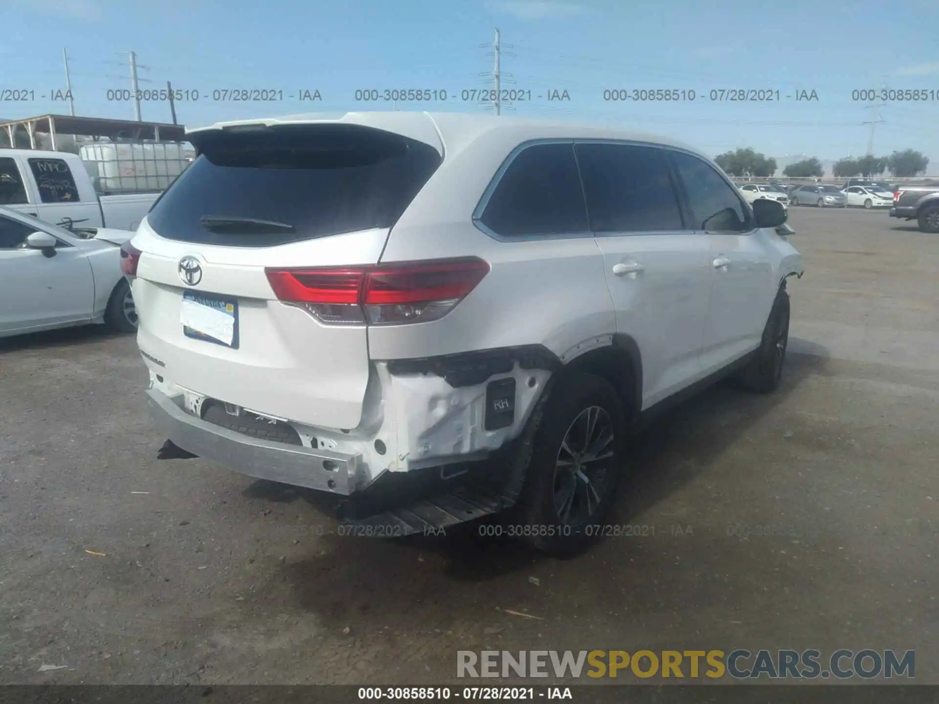 4 Photograph of a damaged car 5TDZZRFH3KS367361 TOYOTA HIGHLANDER 2019