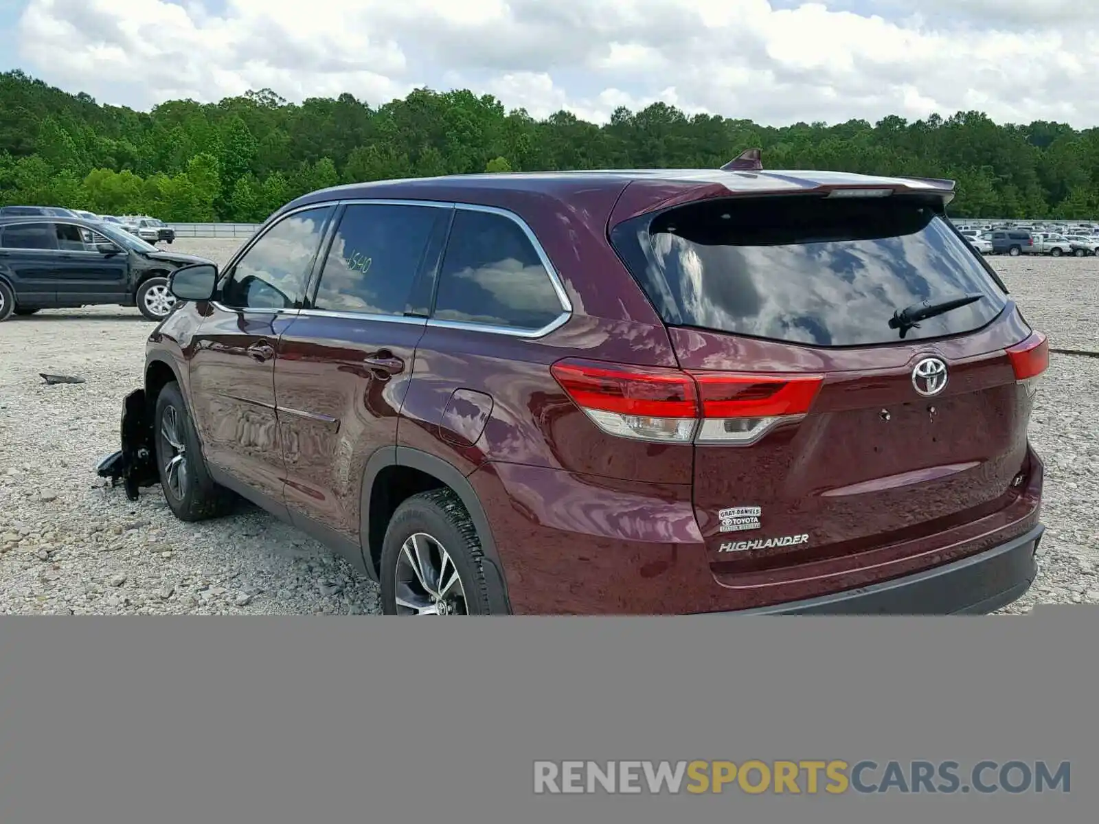 3 Photograph of a damaged car 5TDZZRFH4KS290550 TOYOTA HIGHLANDER 2019