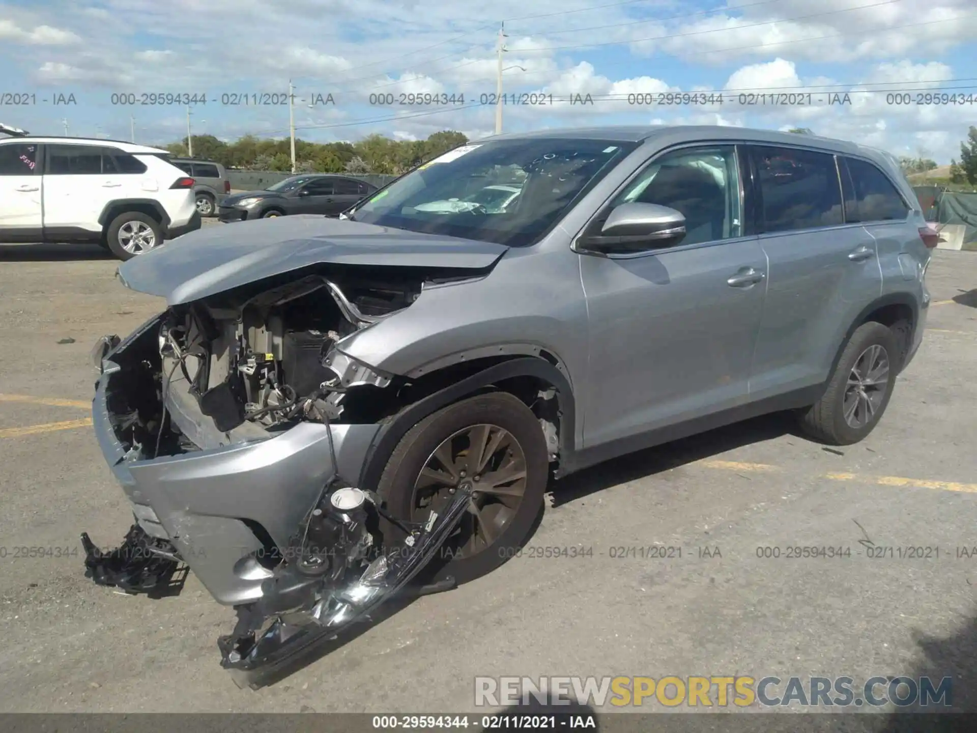 2 Photograph of a damaged car 5TDZZRFH4KS292380 TOYOTA HIGHLANDER 2019