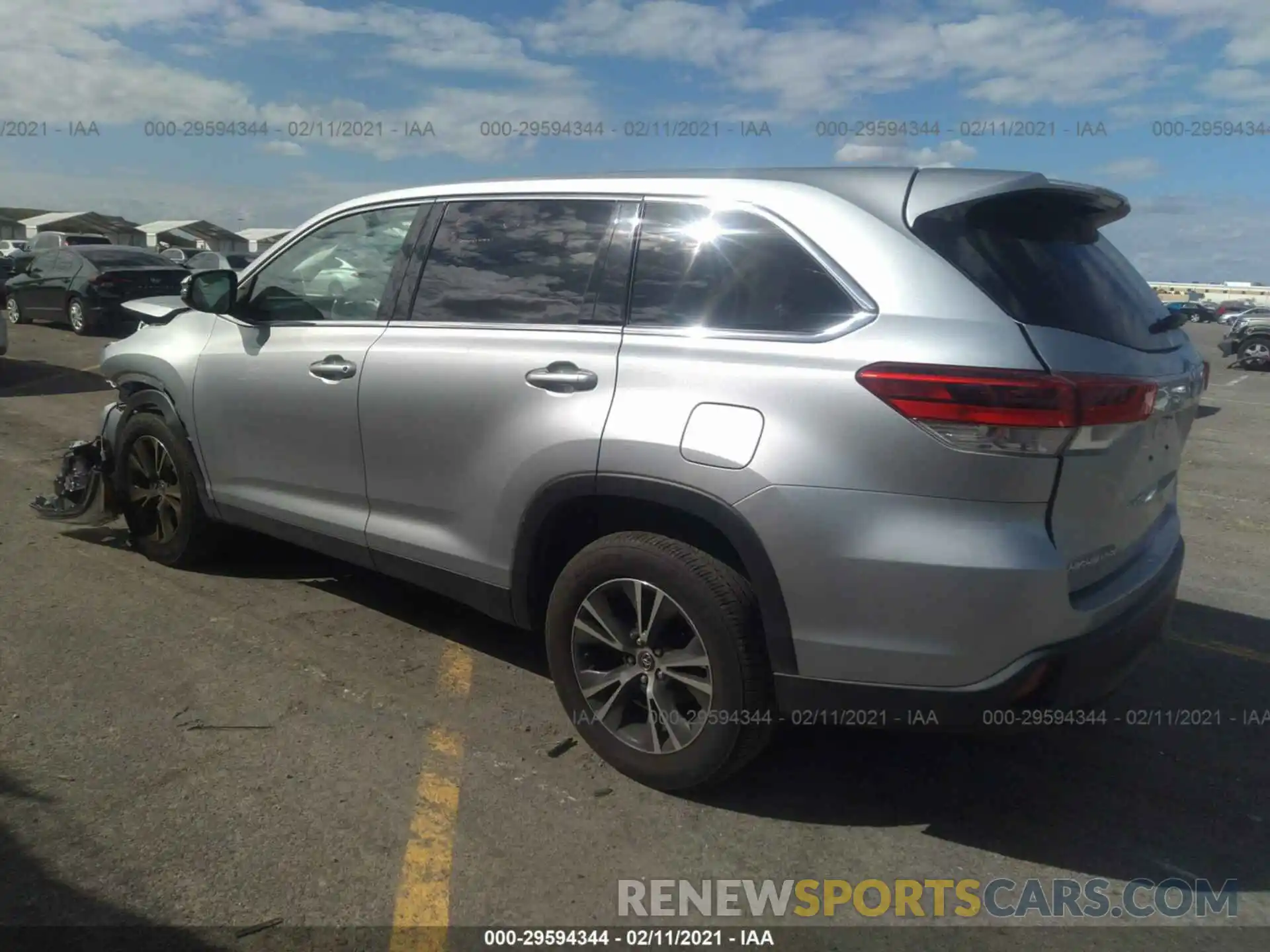 3 Photograph of a damaged car 5TDZZRFH4KS292380 TOYOTA HIGHLANDER 2019