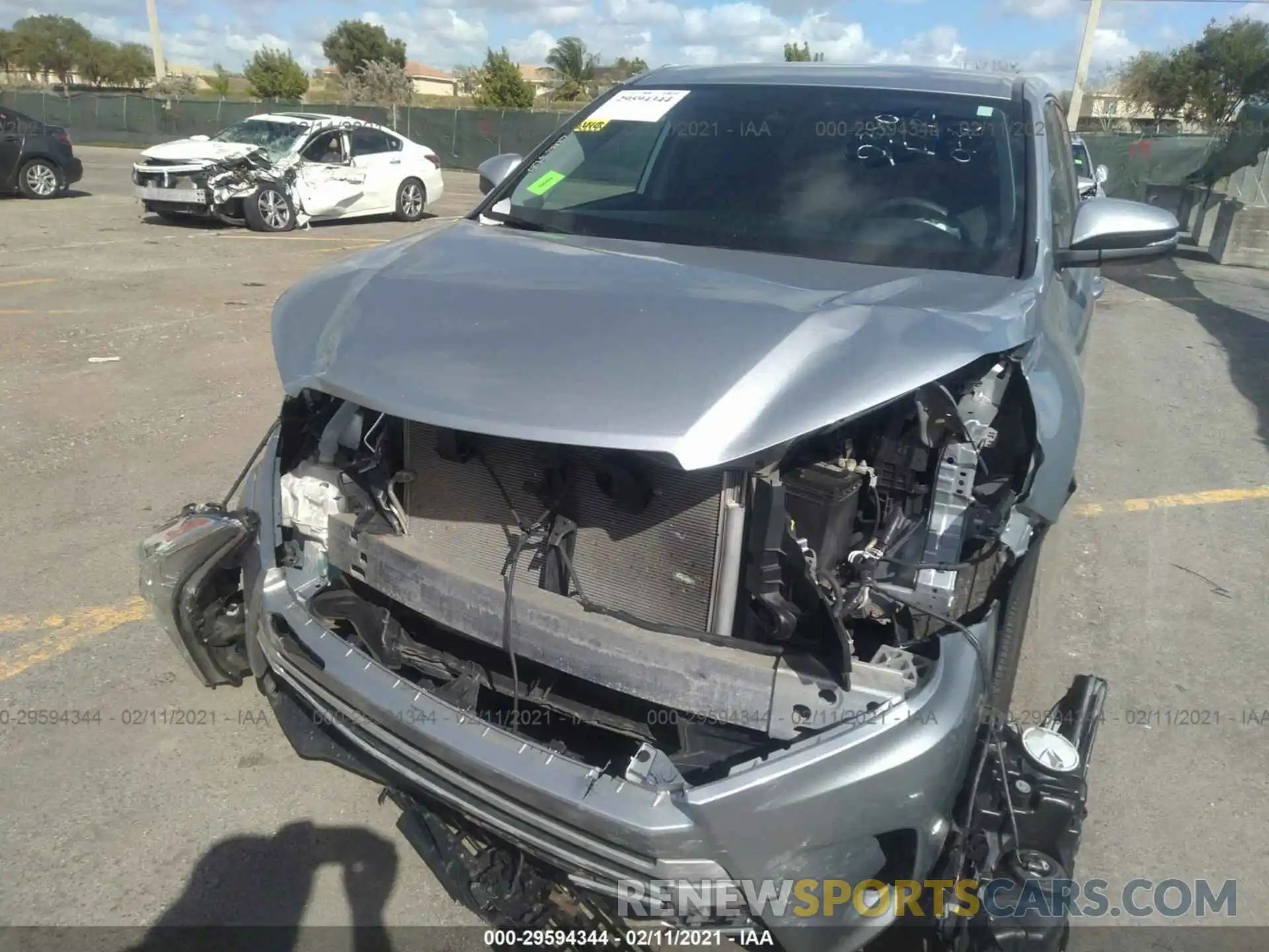 6 Photograph of a damaged car 5TDZZRFH4KS292380 TOYOTA HIGHLANDER 2019