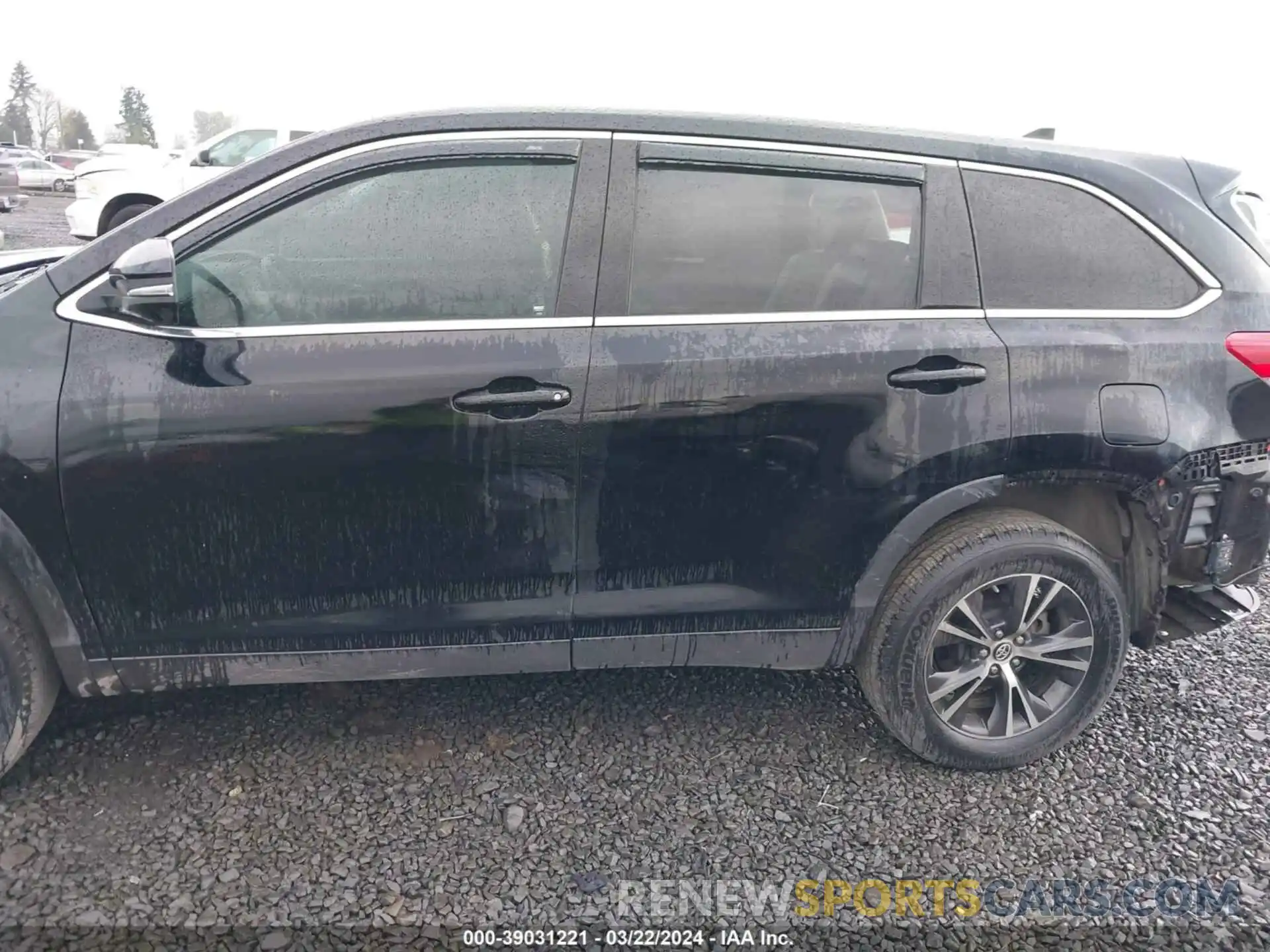 15 Photograph of a damaged car 5TDZZRFH4KS293755 TOYOTA HIGHLANDER 2019