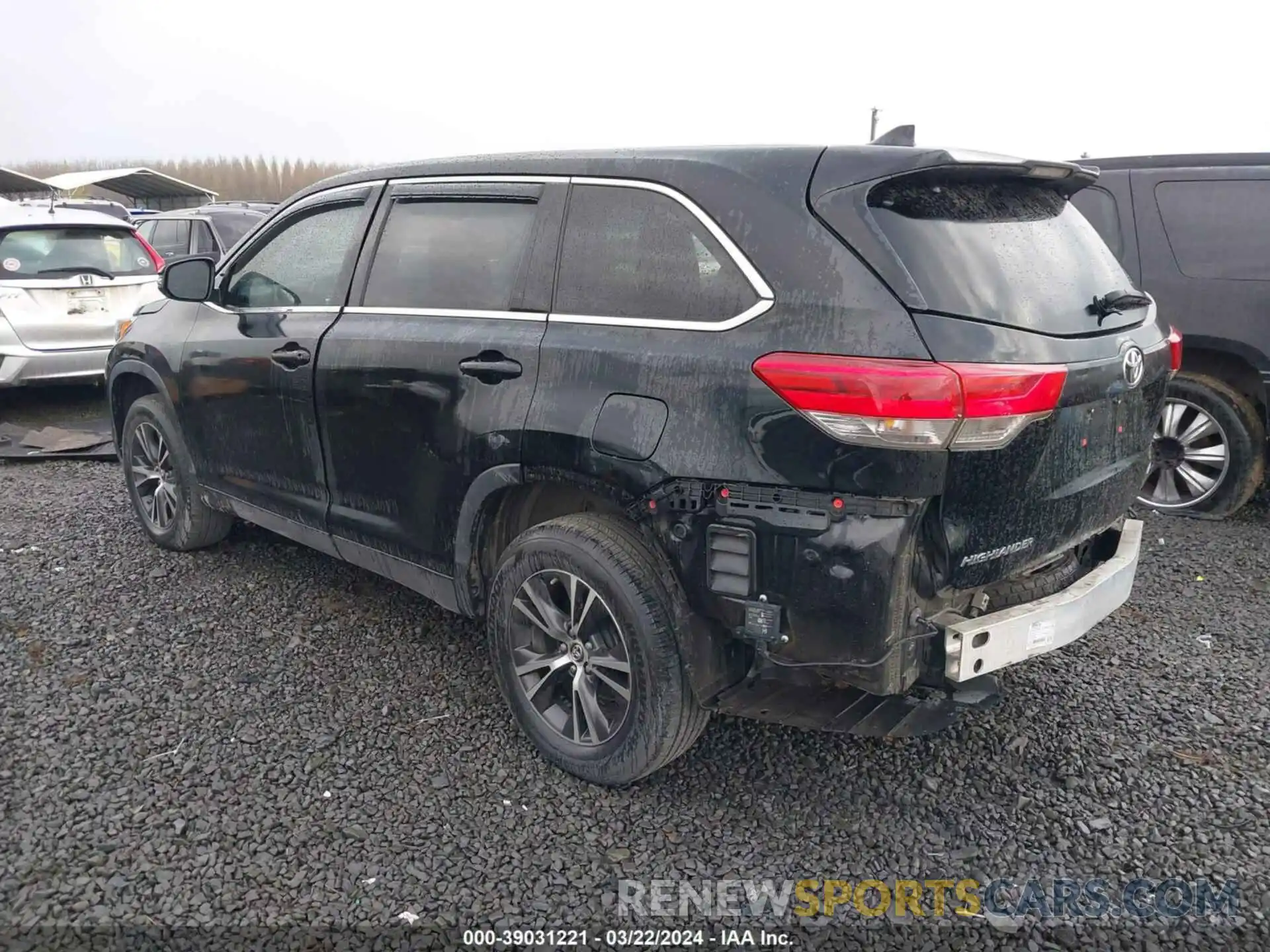 3 Photograph of a damaged car 5TDZZRFH4KS293755 TOYOTA HIGHLANDER 2019