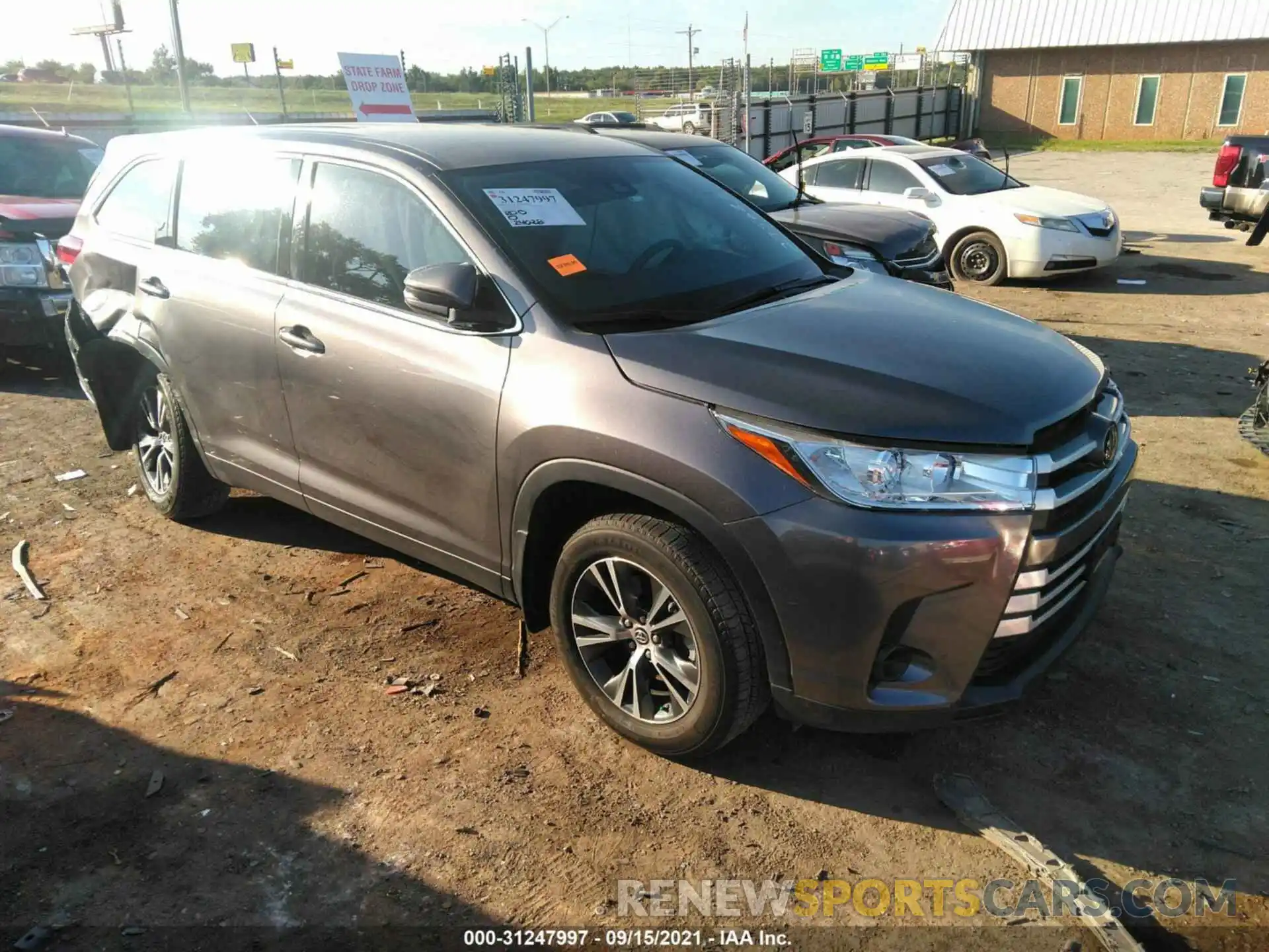 1 Photograph of a damaged car 5TDZZRFH4KS295683 TOYOTA HIGHLANDER 2019