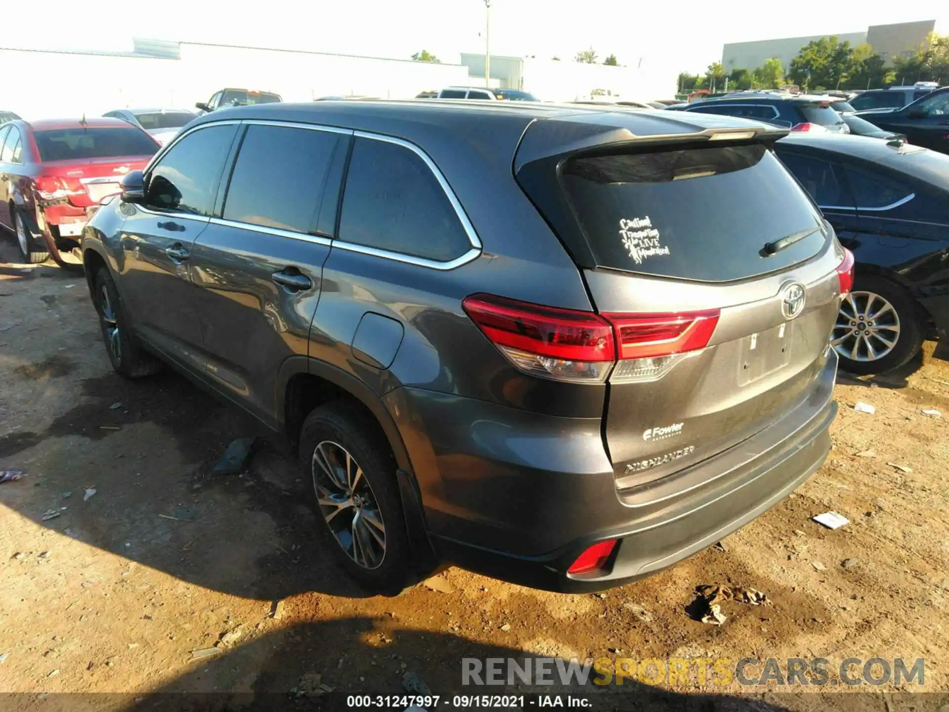 3 Photograph of a damaged car 5TDZZRFH4KS295683 TOYOTA HIGHLANDER 2019