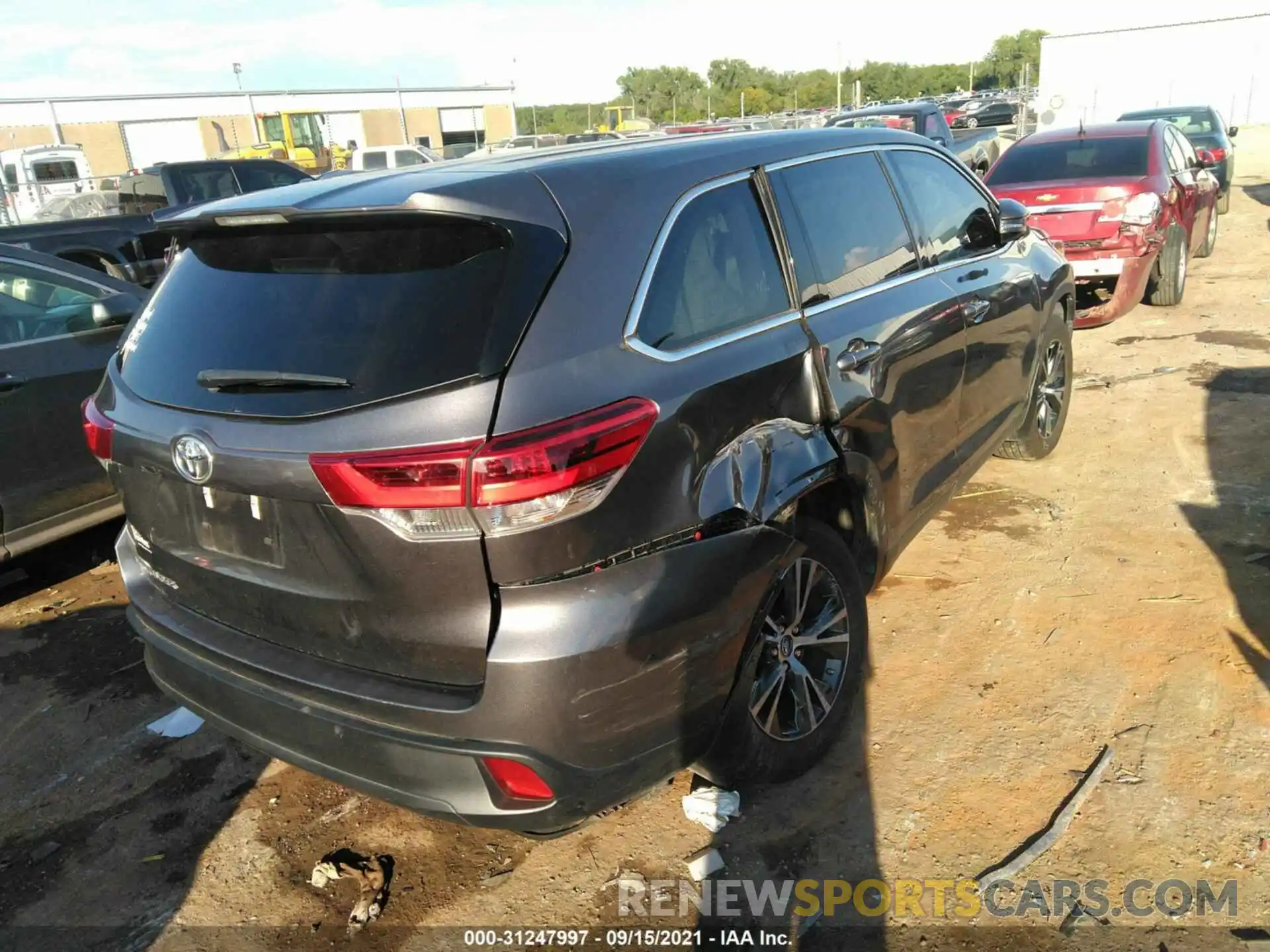 4 Photograph of a damaged car 5TDZZRFH4KS295683 TOYOTA HIGHLANDER 2019