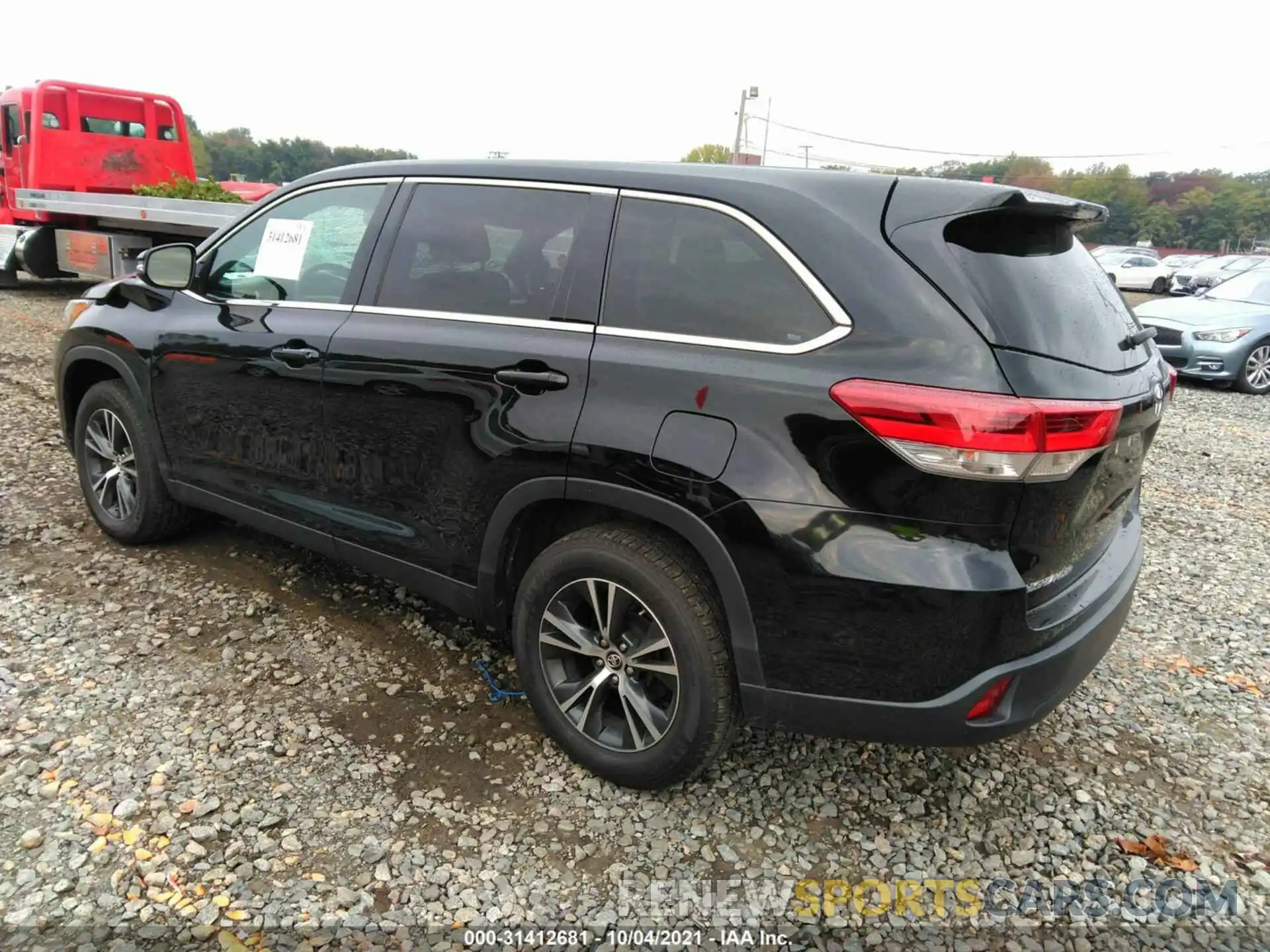 3 Photograph of a damaged car 5TDZZRFH4KS297398 TOYOTA HIGHLANDER 2019