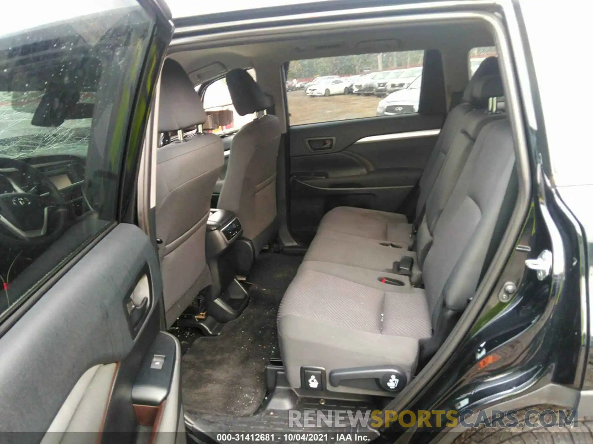 8 Photograph of a damaged car 5TDZZRFH4KS297398 TOYOTA HIGHLANDER 2019