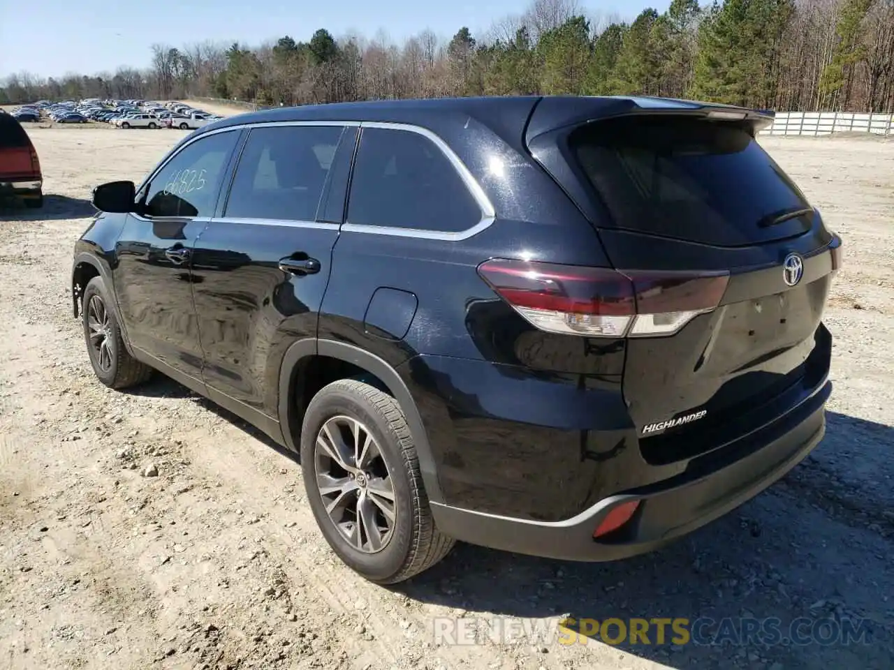 3 Photograph of a damaged car 5TDZZRFH4KS298728 TOYOTA HIGHLANDER 2019