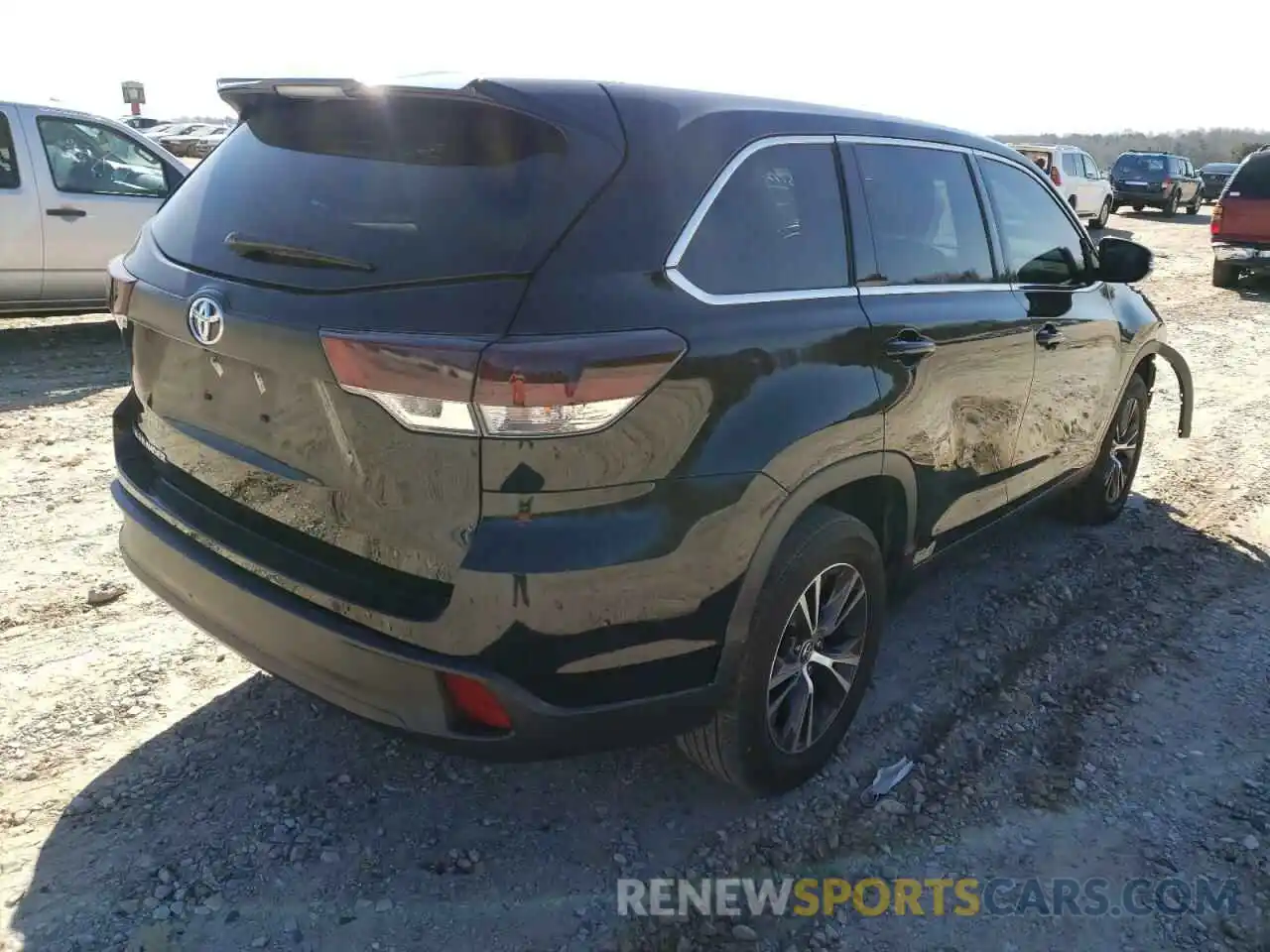 4 Photograph of a damaged car 5TDZZRFH4KS298728 TOYOTA HIGHLANDER 2019