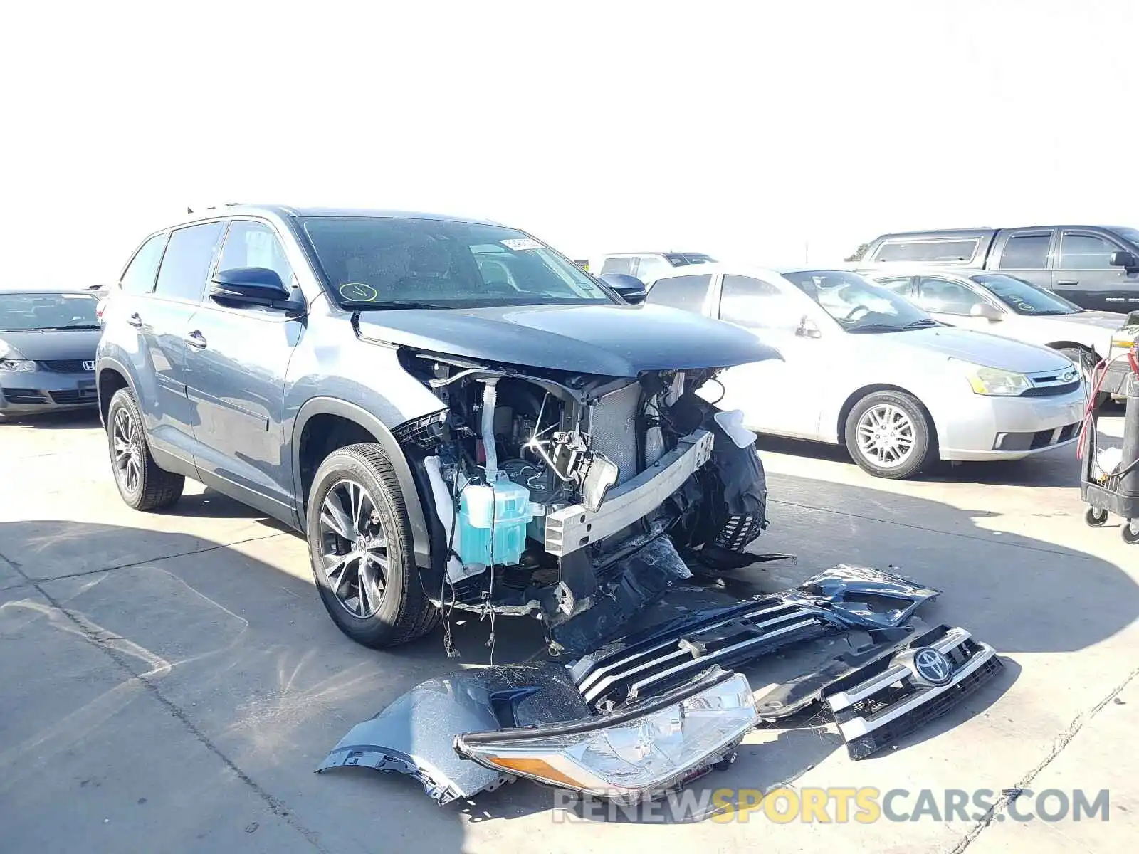 1 Photograph of a damaged car 5TDZZRFH4KS301188 TOYOTA HIGHLANDER 2019