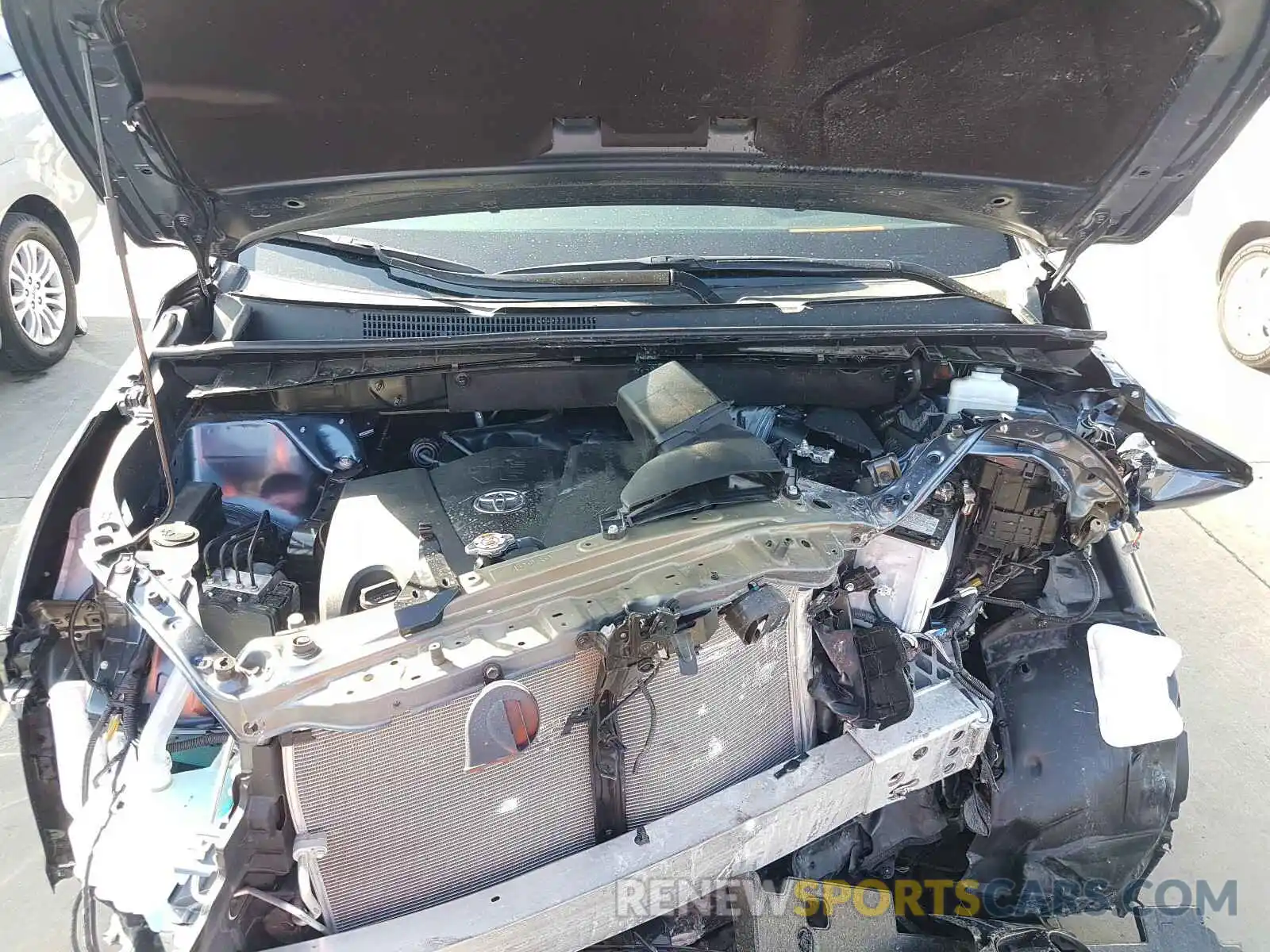 7 Photograph of a damaged car 5TDZZRFH4KS301188 TOYOTA HIGHLANDER 2019