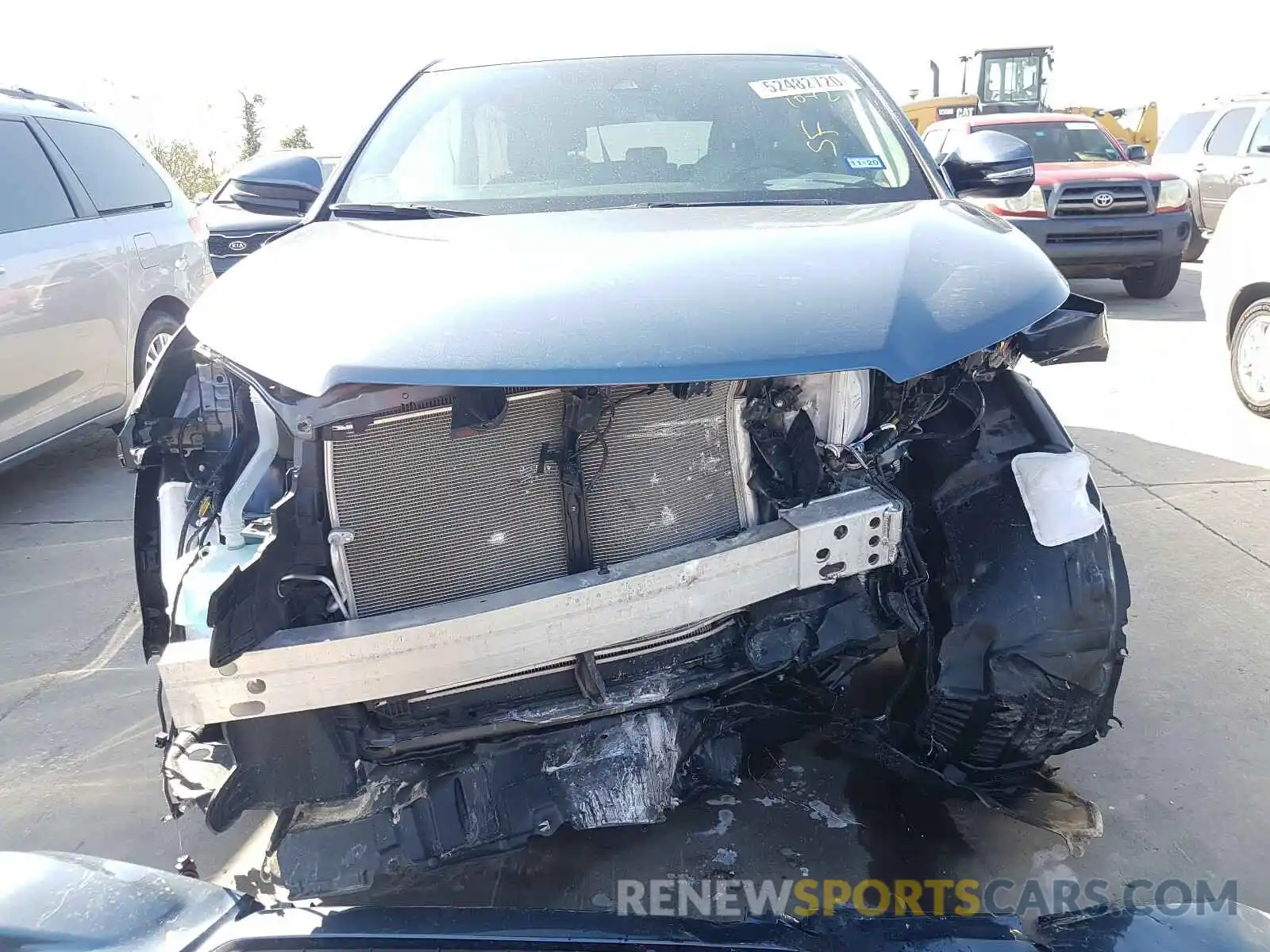 9 Photograph of a damaged car 5TDZZRFH4KS301188 TOYOTA HIGHLANDER 2019