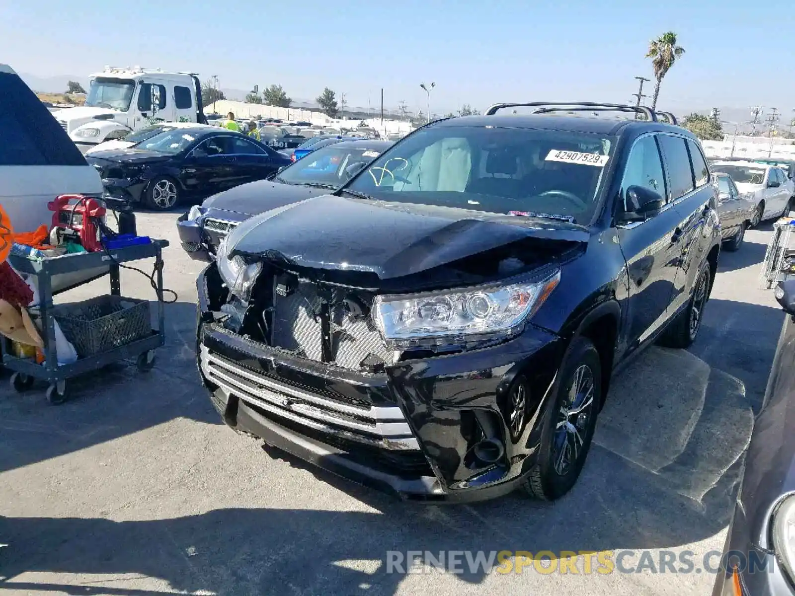 2 Photograph of a damaged car 5TDZZRFH4KS302938 TOYOTA HIGHLANDER 2019