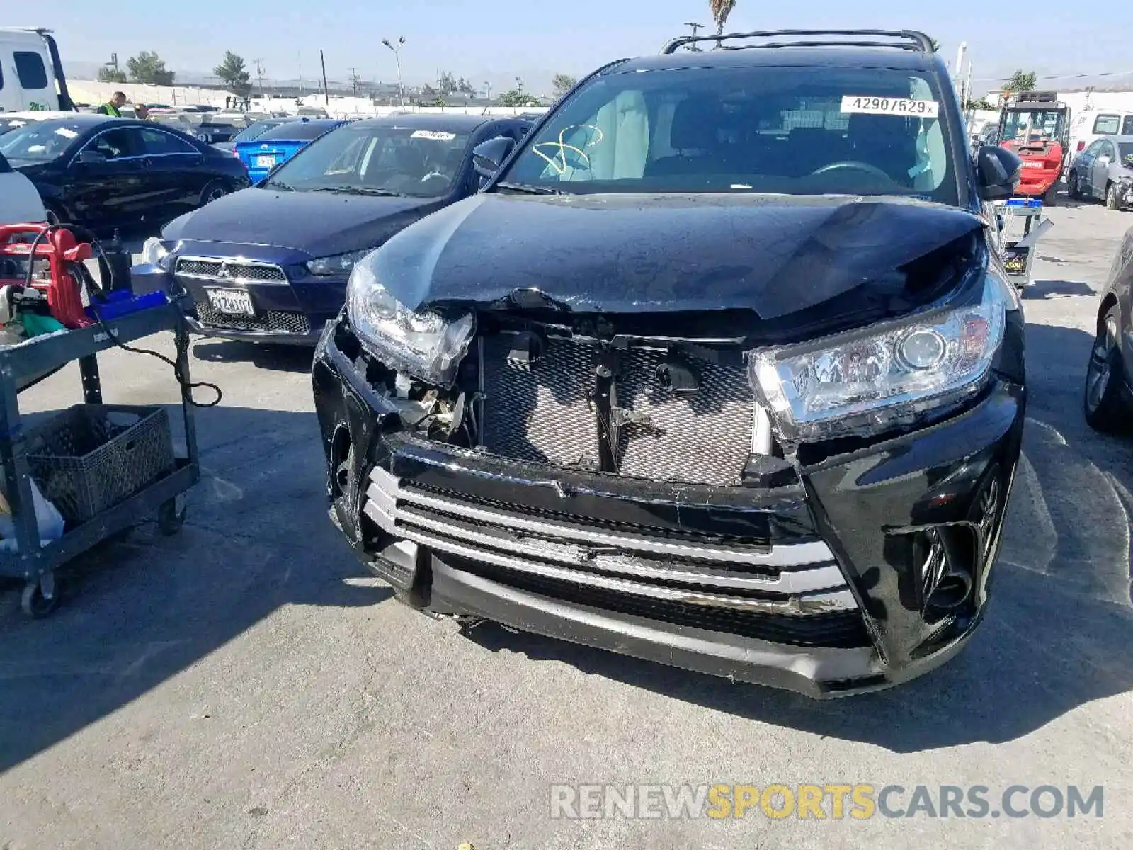 9 Photograph of a damaged car 5TDZZRFH4KS302938 TOYOTA HIGHLANDER 2019