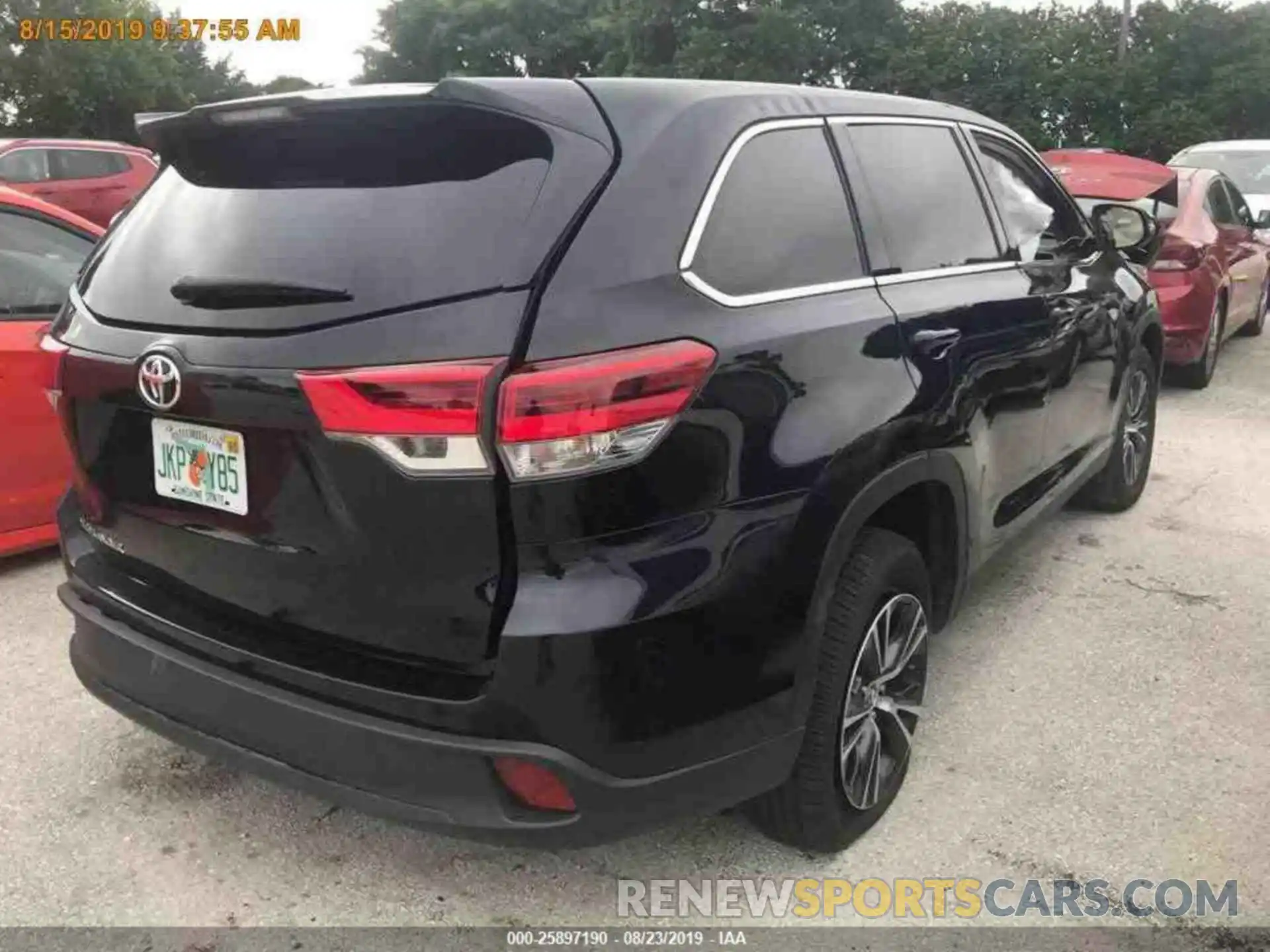 13 Photograph of a damaged car 5TDZZRFH4KS304396 TOYOTA HIGHLANDER 2019