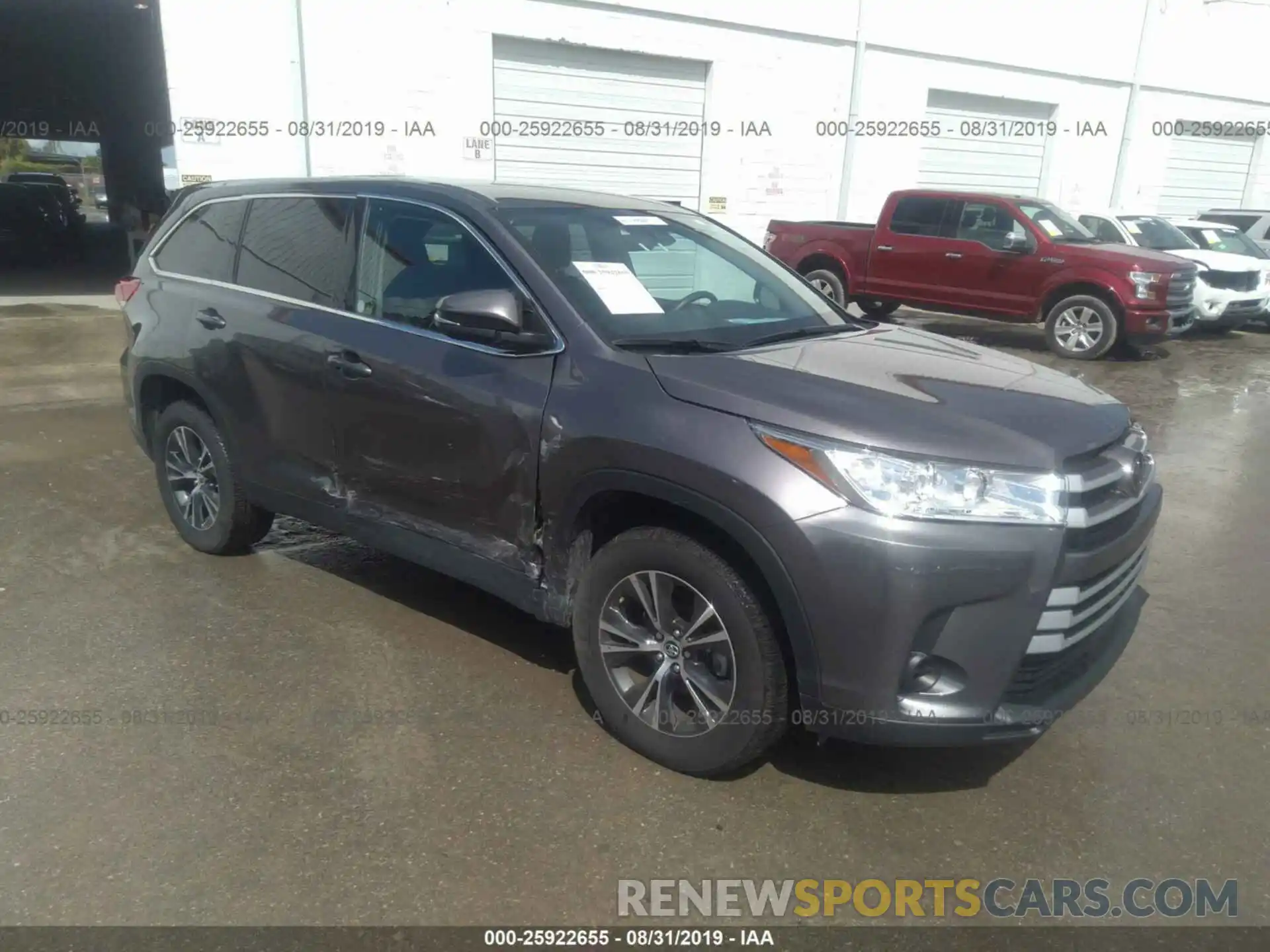 1 Photograph of a damaged car 5TDZZRFH4KS304690 TOYOTA HIGHLANDER 2019