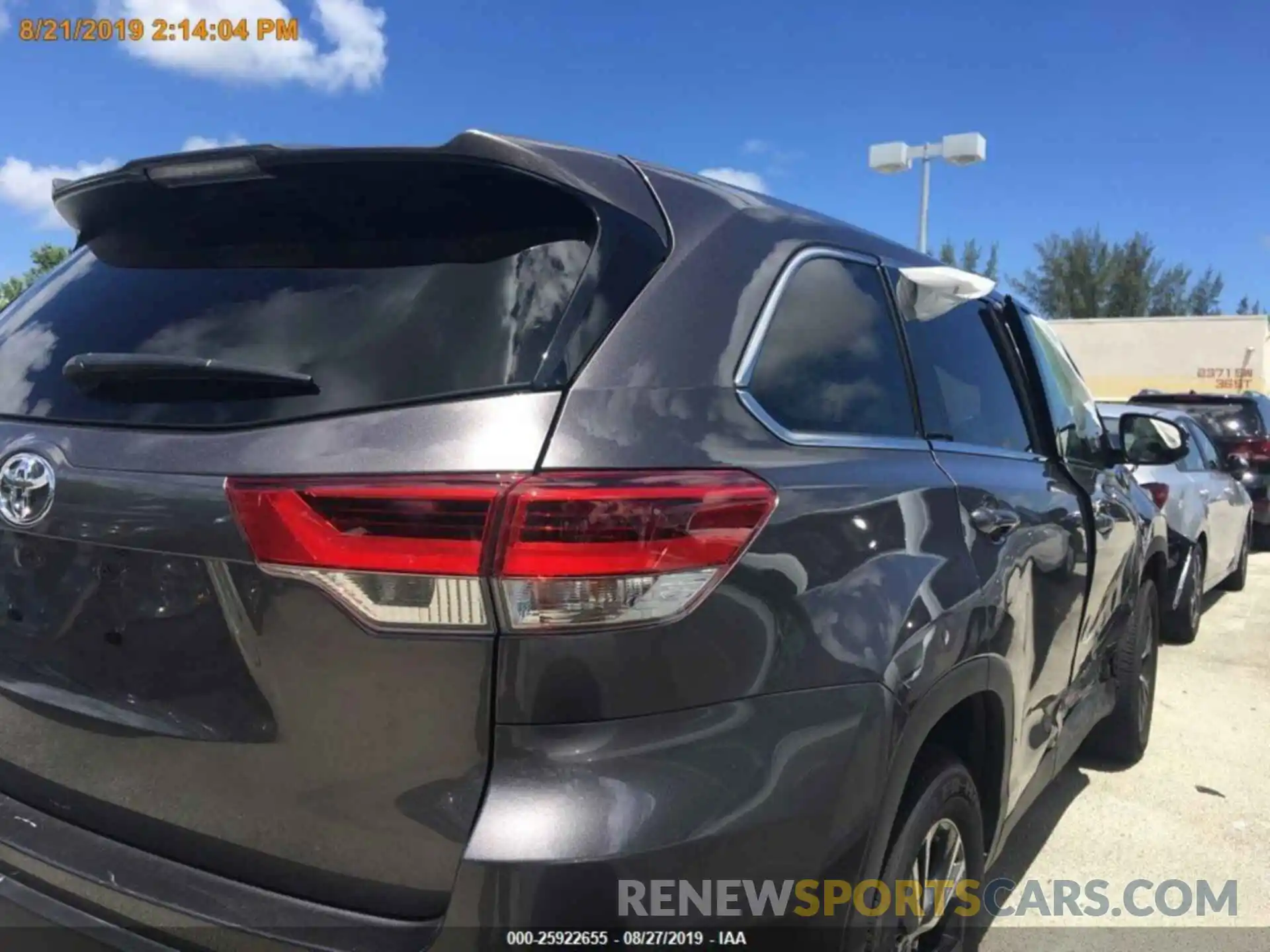 14 Photograph of a damaged car 5TDZZRFH4KS304690 TOYOTA HIGHLANDER 2019