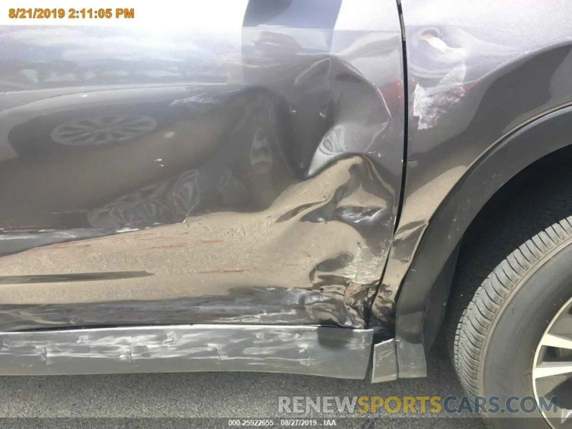 17 Photograph of a damaged car 5TDZZRFH4KS304690 TOYOTA HIGHLANDER 2019