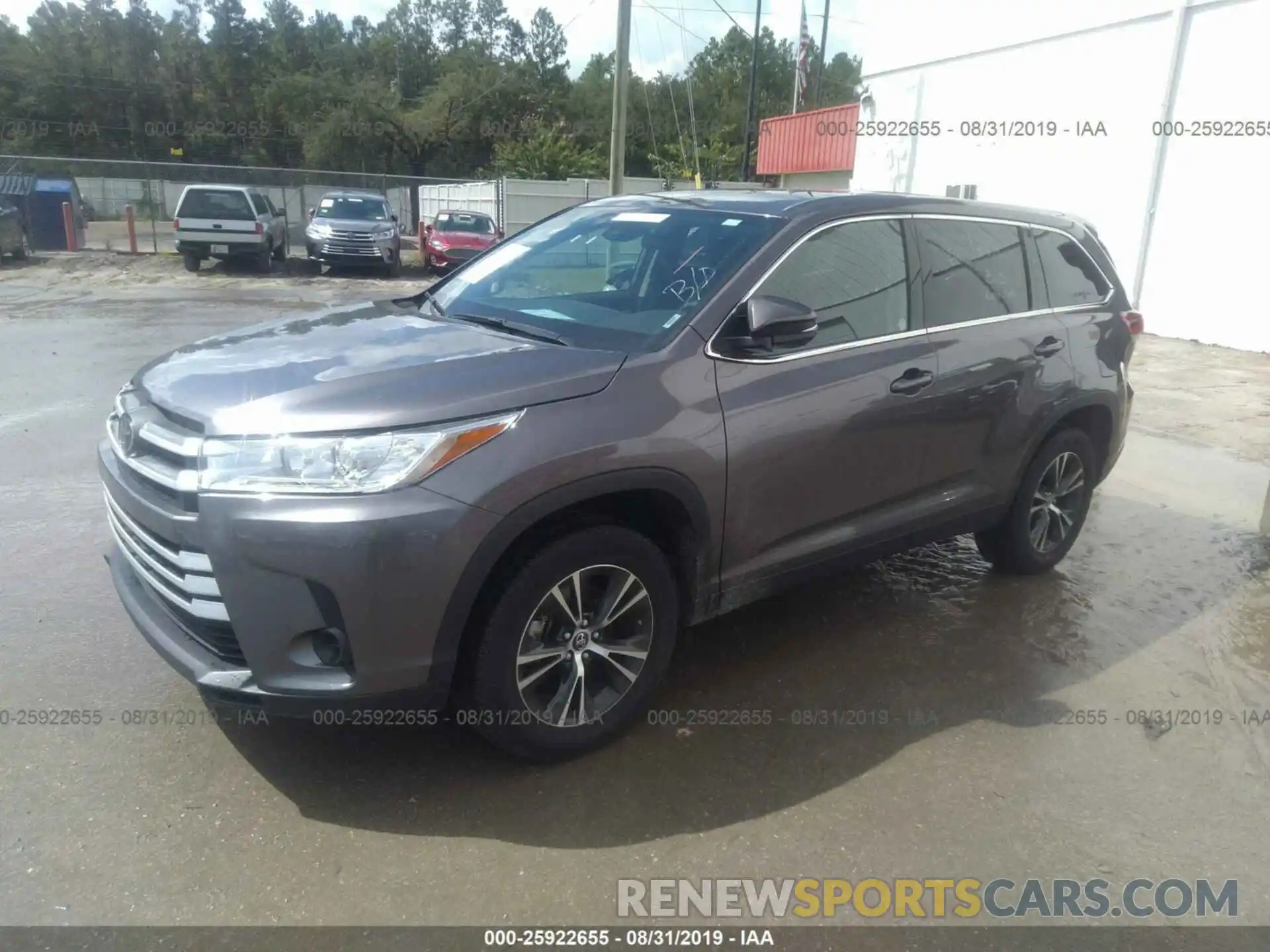 2 Photograph of a damaged car 5TDZZRFH4KS304690 TOYOTA HIGHLANDER 2019