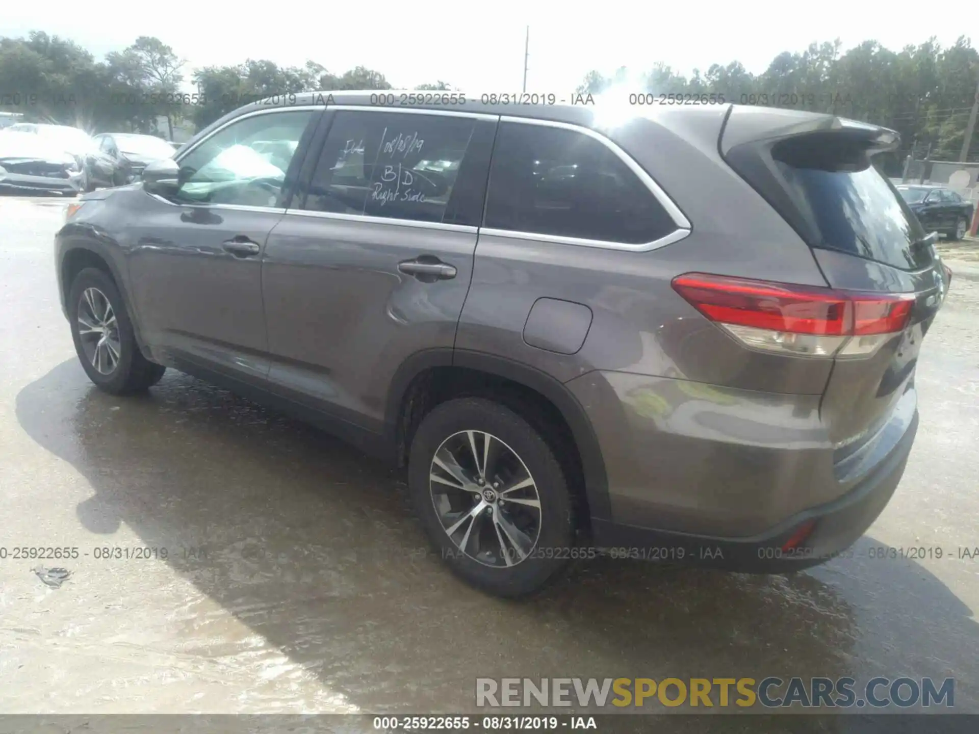 3 Photograph of a damaged car 5TDZZRFH4KS304690 TOYOTA HIGHLANDER 2019