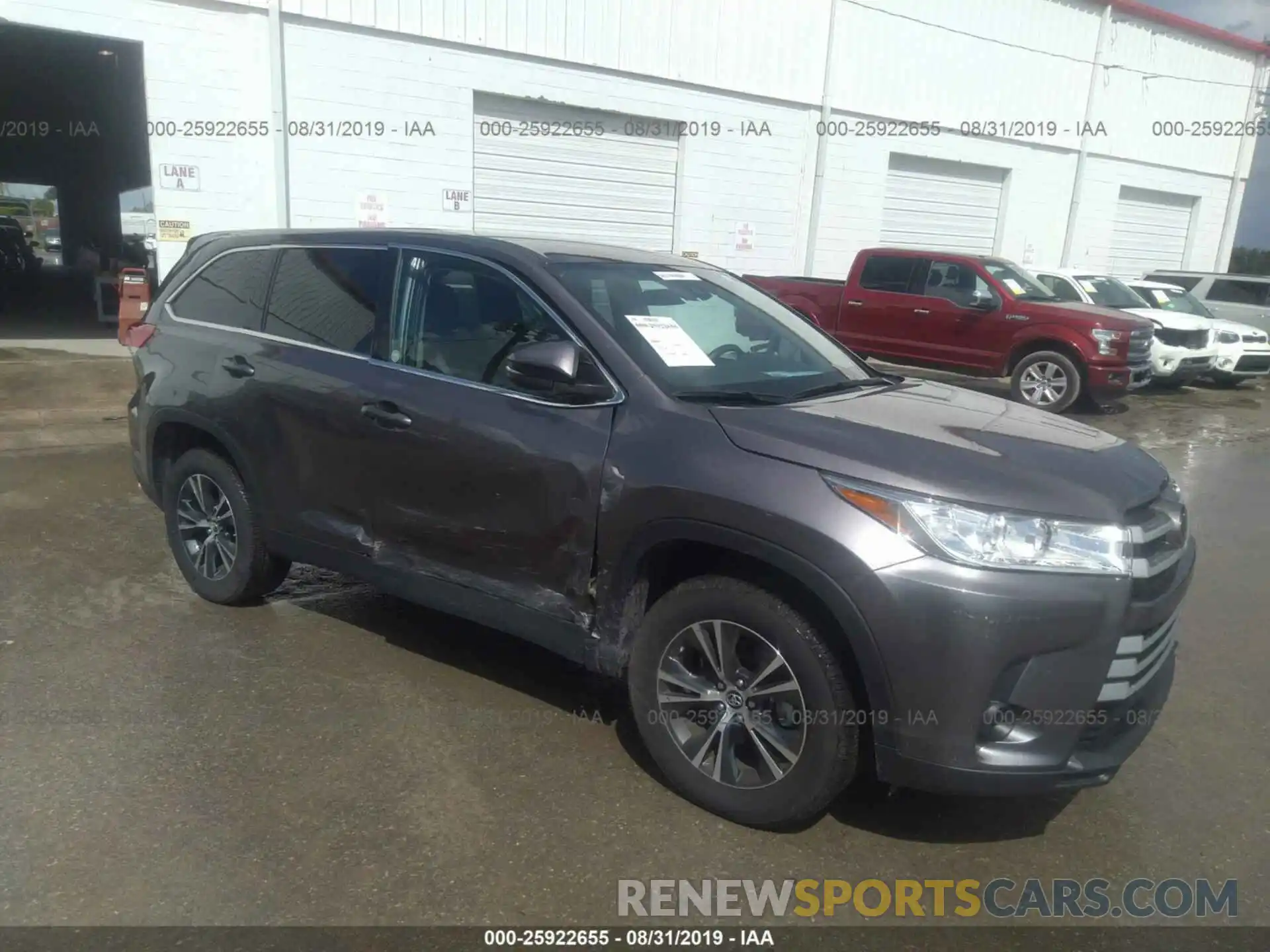 6 Photograph of a damaged car 5TDZZRFH4KS304690 TOYOTA HIGHLANDER 2019