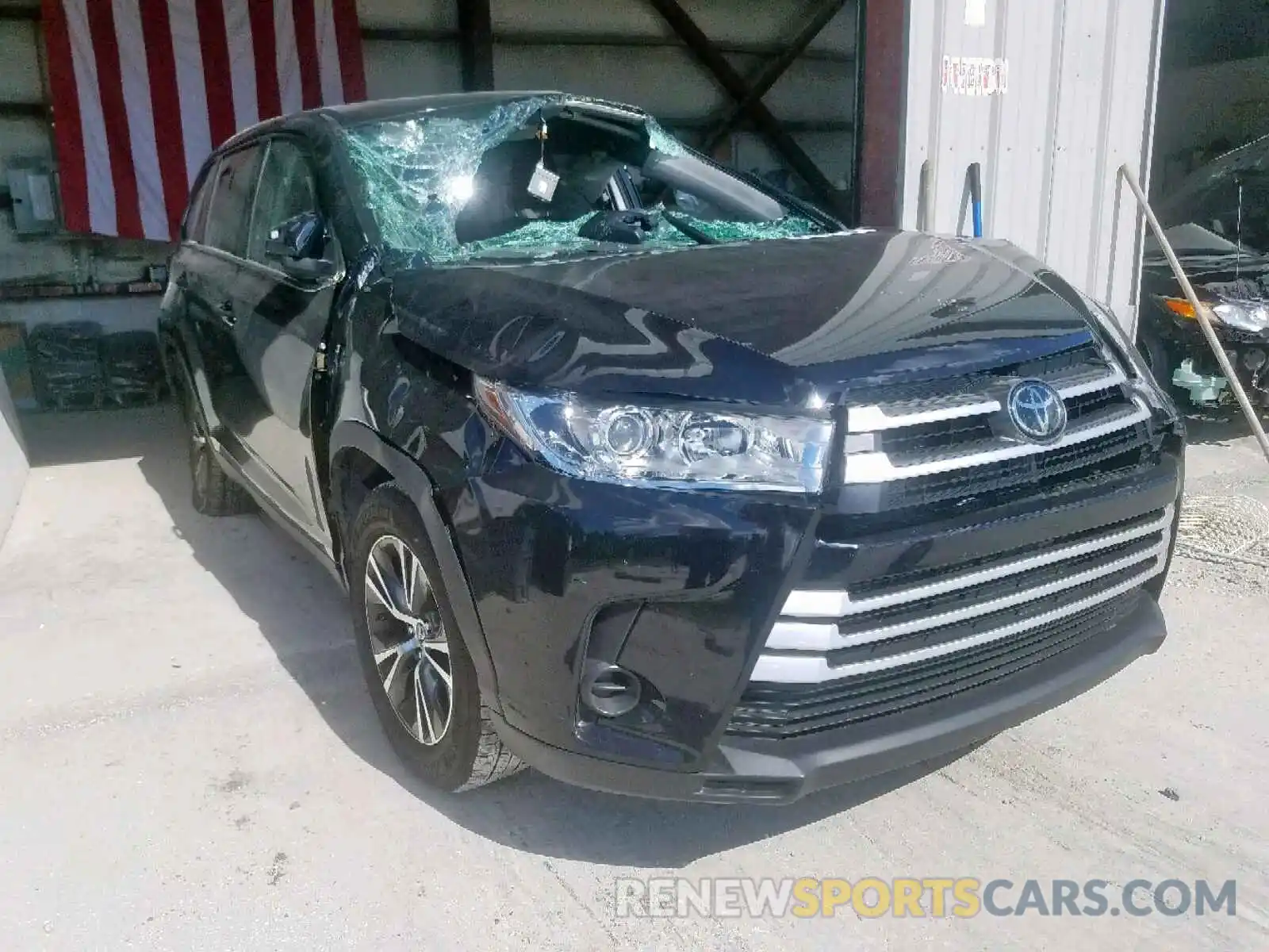 1 Photograph of a damaged car 5TDZZRFH4KS304883 TOYOTA HIGHLANDER 2019