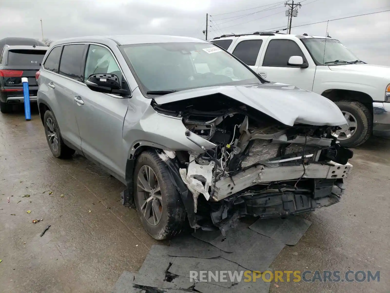 1 Photograph of a damaged car 5TDZZRFH4KS304916 TOYOTA HIGHLANDER 2019