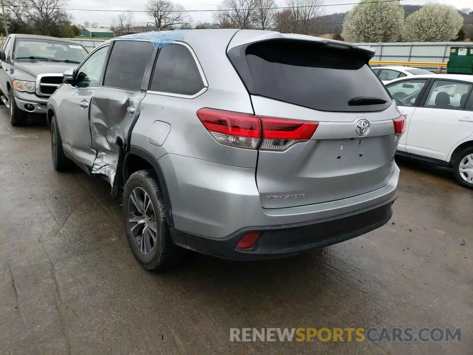 3 Photograph of a damaged car 5TDZZRFH4KS304916 TOYOTA HIGHLANDER 2019