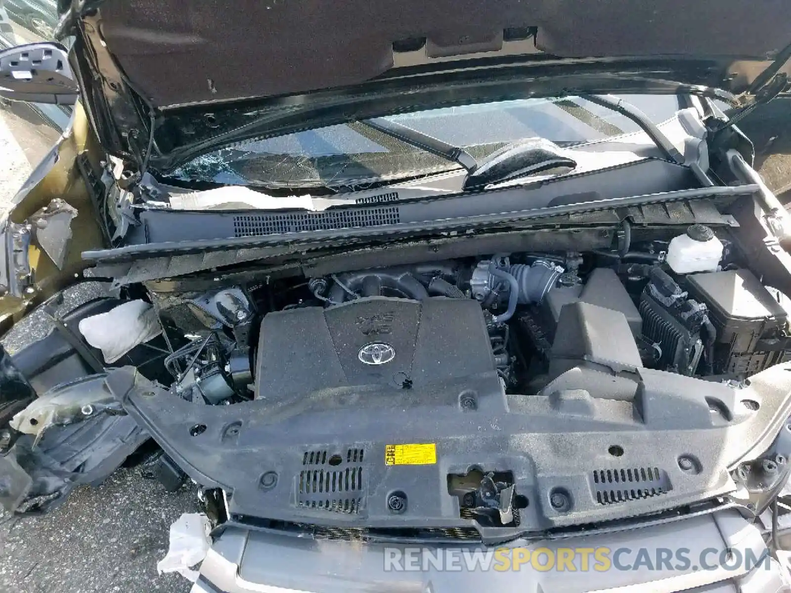 7 Photograph of a damaged car 5TDZZRFH4KS305046 TOYOTA HIGHLANDER 2019