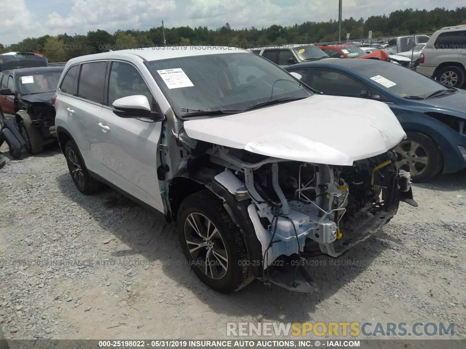 1 Photograph of a damaged car 5TDZZRFH4KS306875 TOYOTA HIGHLANDER 2019