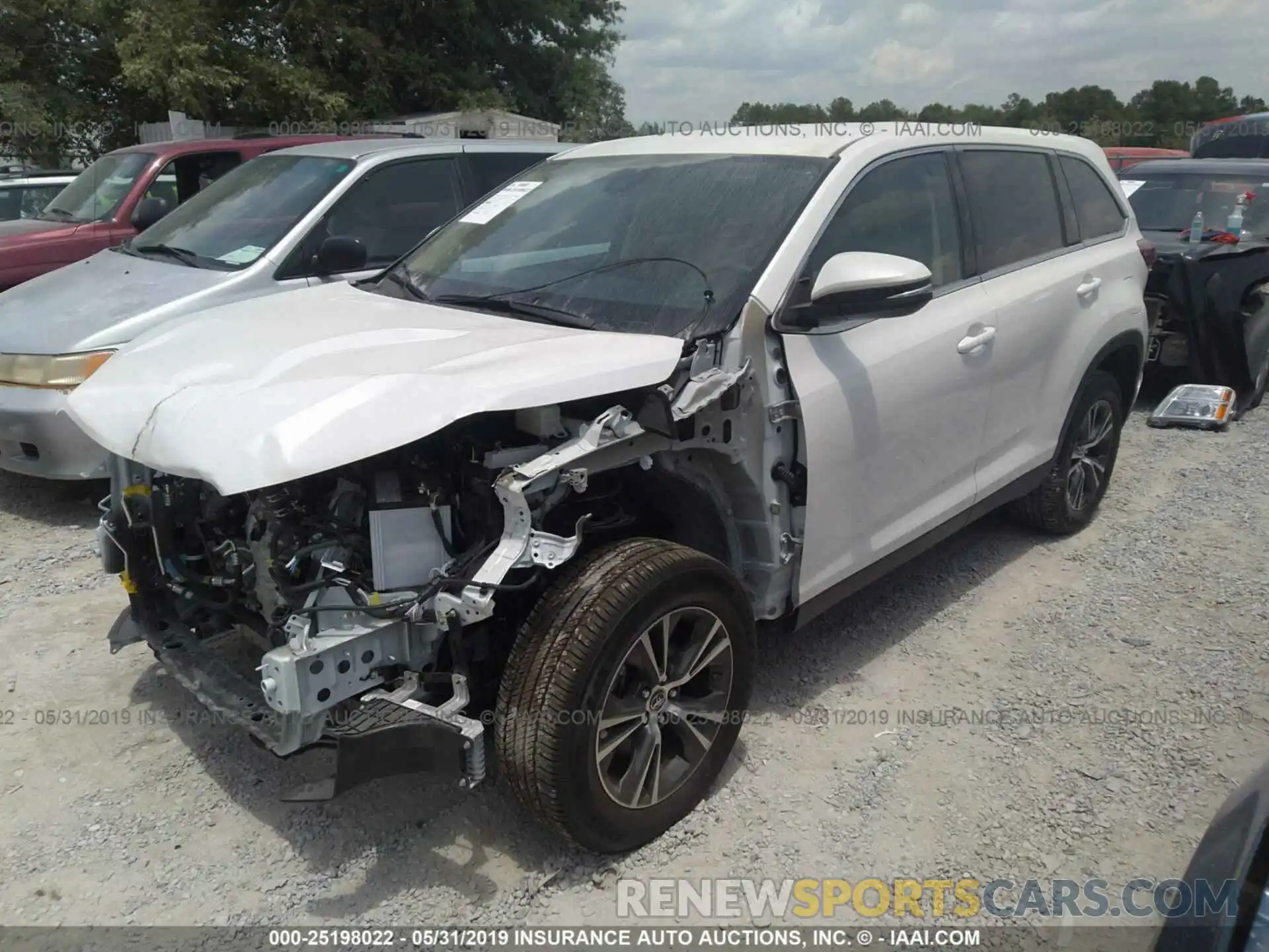 2 Photograph of a damaged car 5TDZZRFH4KS306875 TOYOTA HIGHLANDER 2019