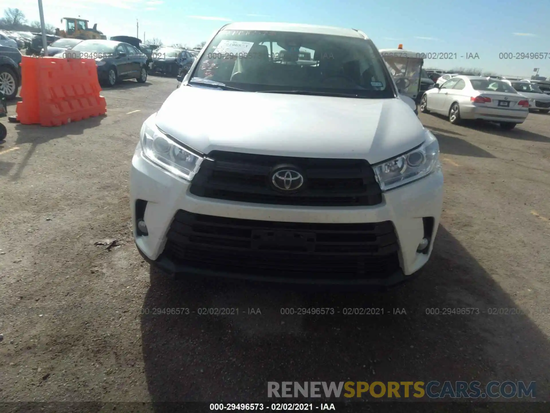 6 Photograph of a damaged car 5TDZZRFH4KS307847 TOYOTA HIGHLANDER 2019