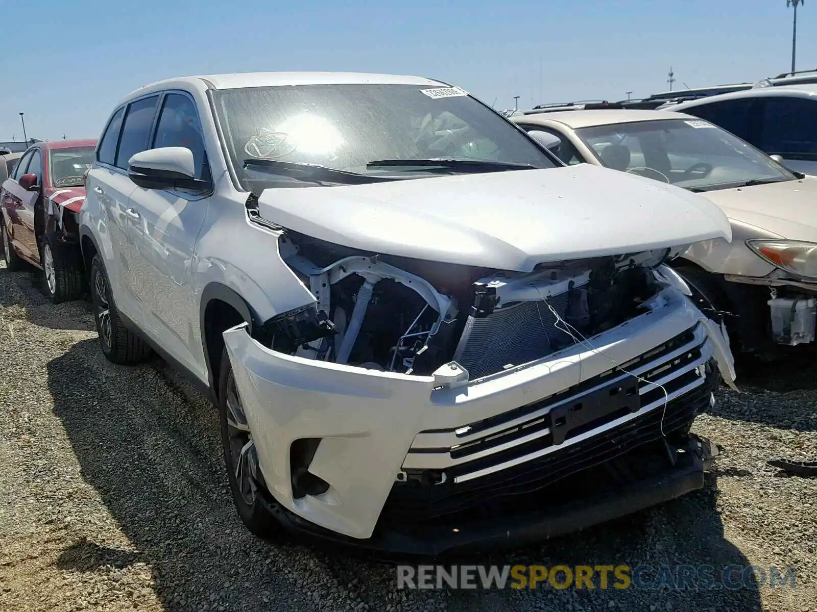 1 Photograph of a damaged car 5TDZZRFH4KS307993 TOYOTA HIGHLANDER 2019