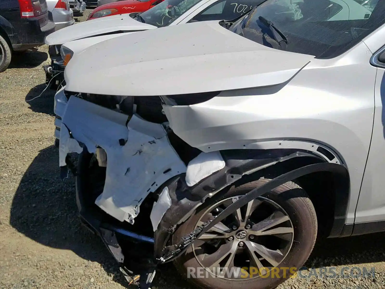 9 Photograph of a damaged car 5TDZZRFH4KS307993 TOYOTA HIGHLANDER 2019