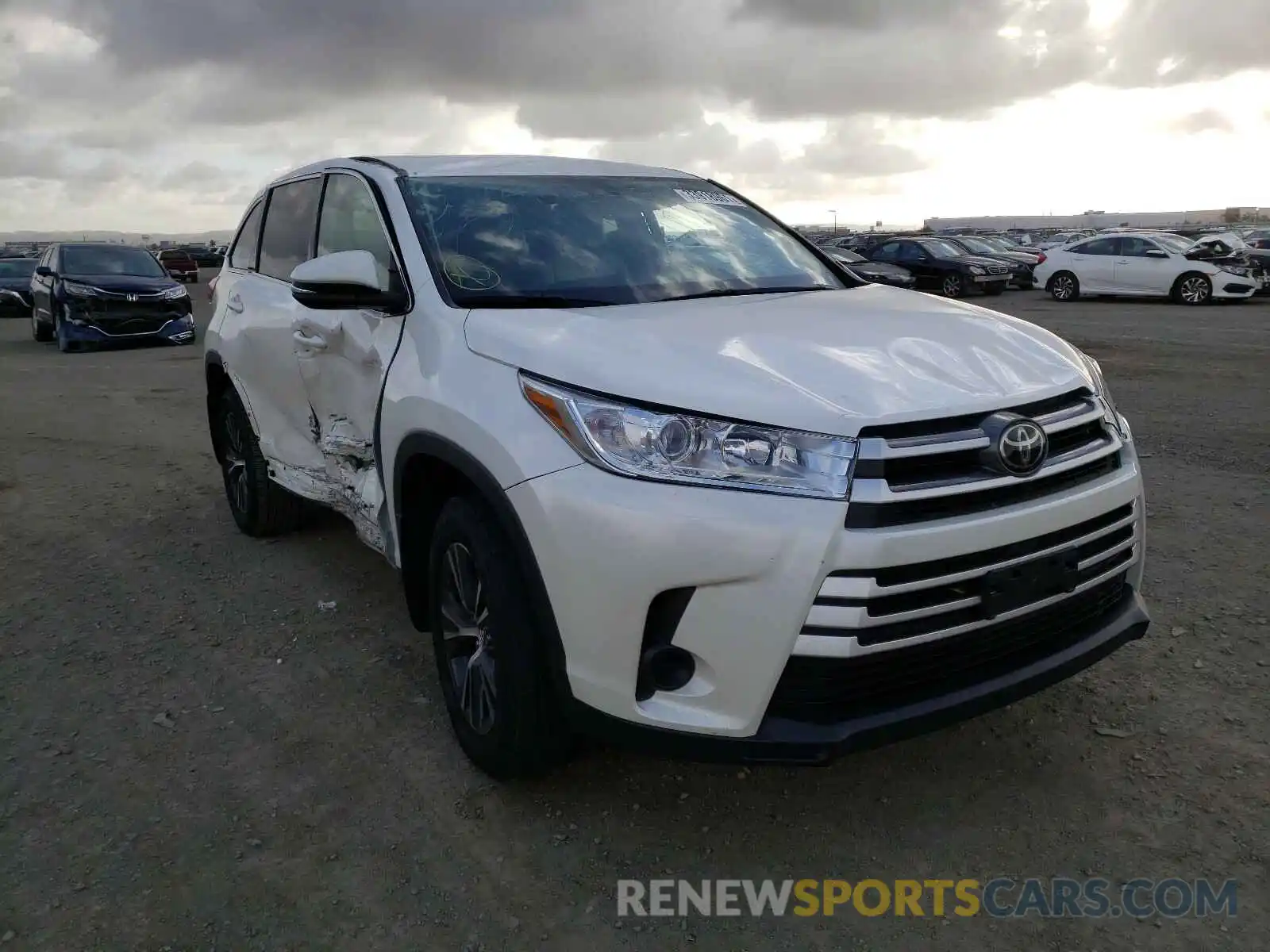 1 Photograph of a damaged car 5TDZZRFH4KS311378 TOYOTA HIGHLANDER 2019