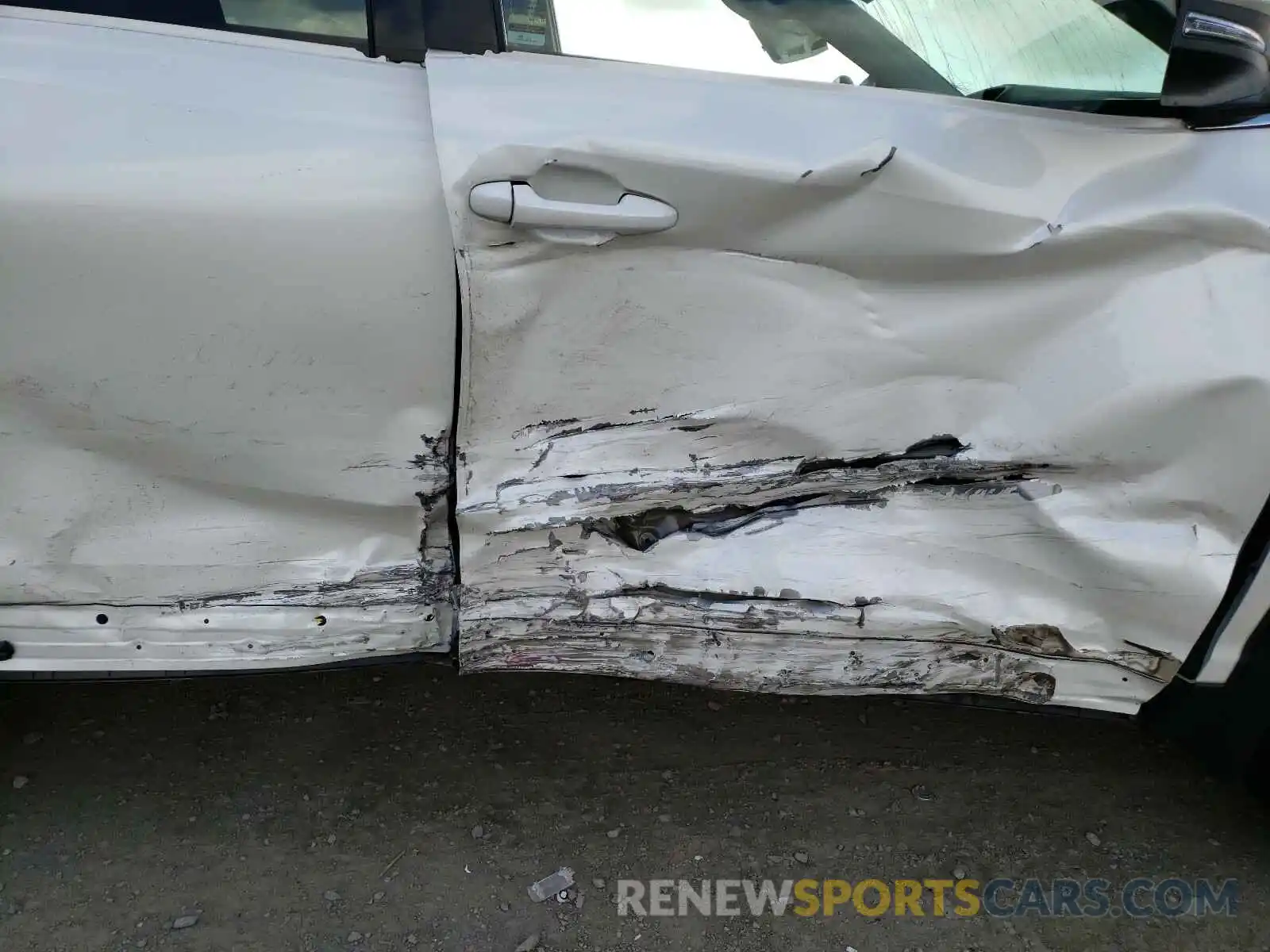 9 Photograph of a damaged car 5TDZZRFH4KS311378 TOYOTA HIGHLANDER 2019