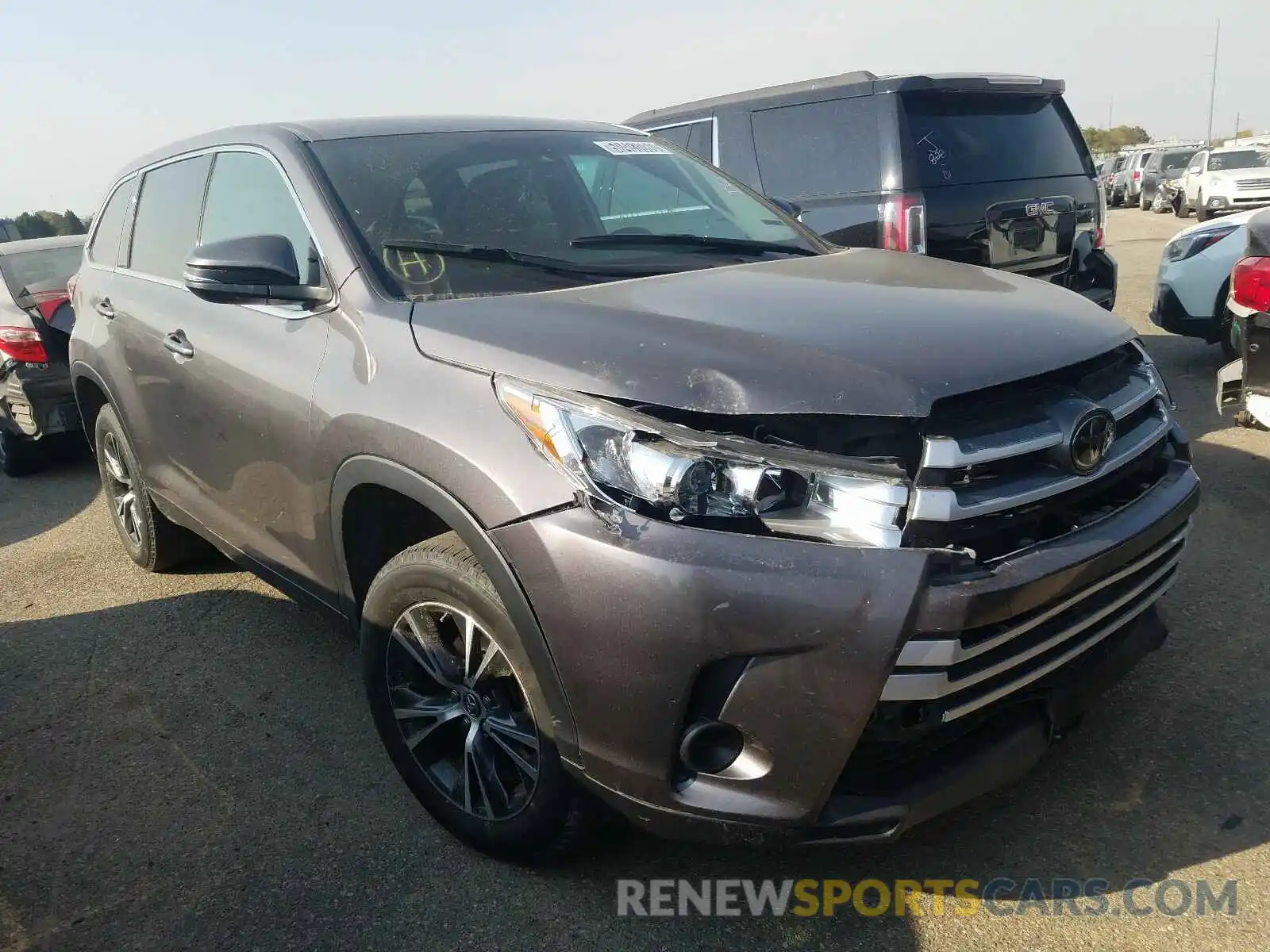 1 Photograph of a damaged car 5TDZZRFH4KS316936 TOYOTA HIGHLANDER 2019