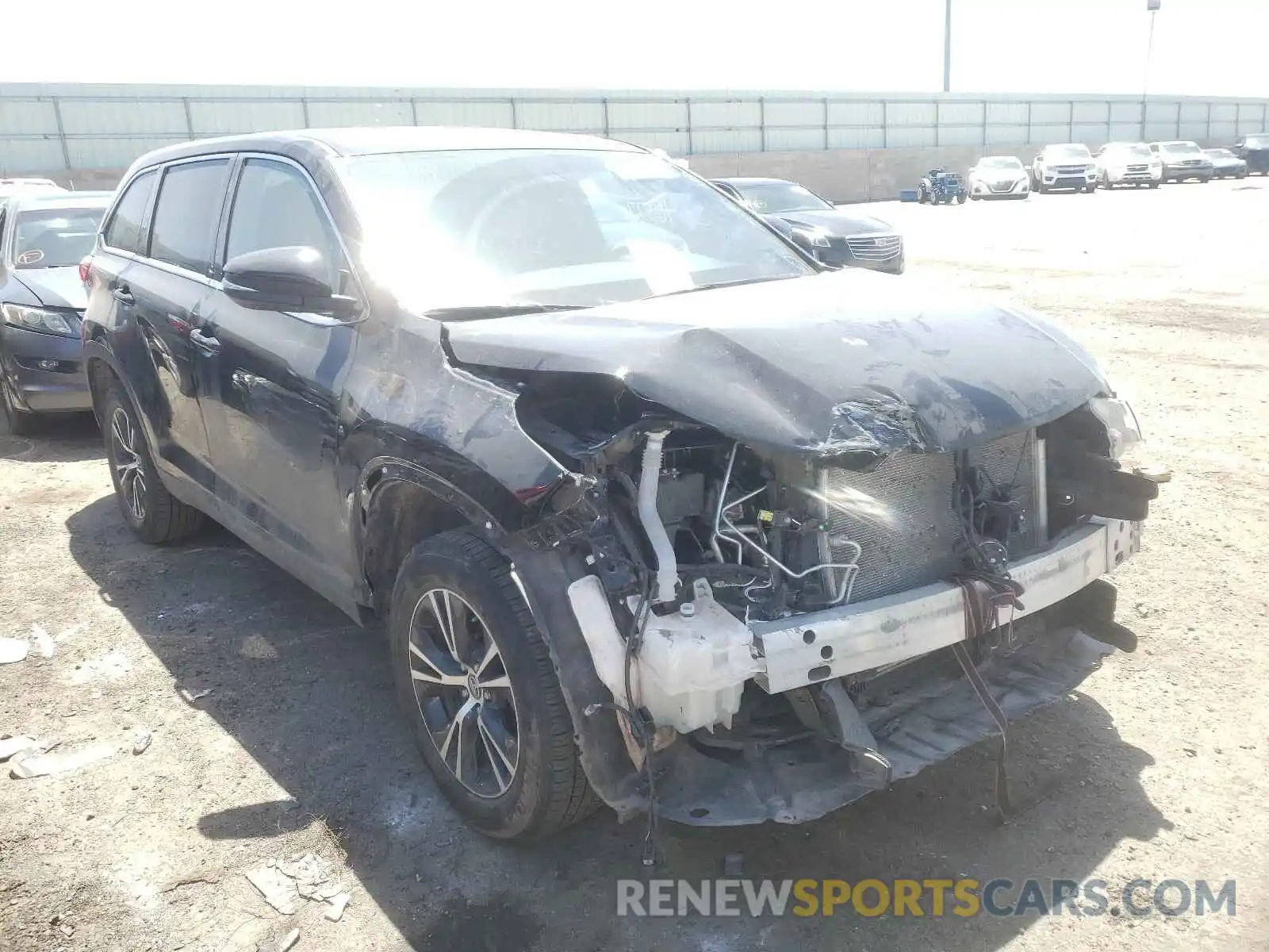 1 Photograph of a damaged car 5TDZZRFH4KS317004 TOYOTA HIGHLANDER 2019