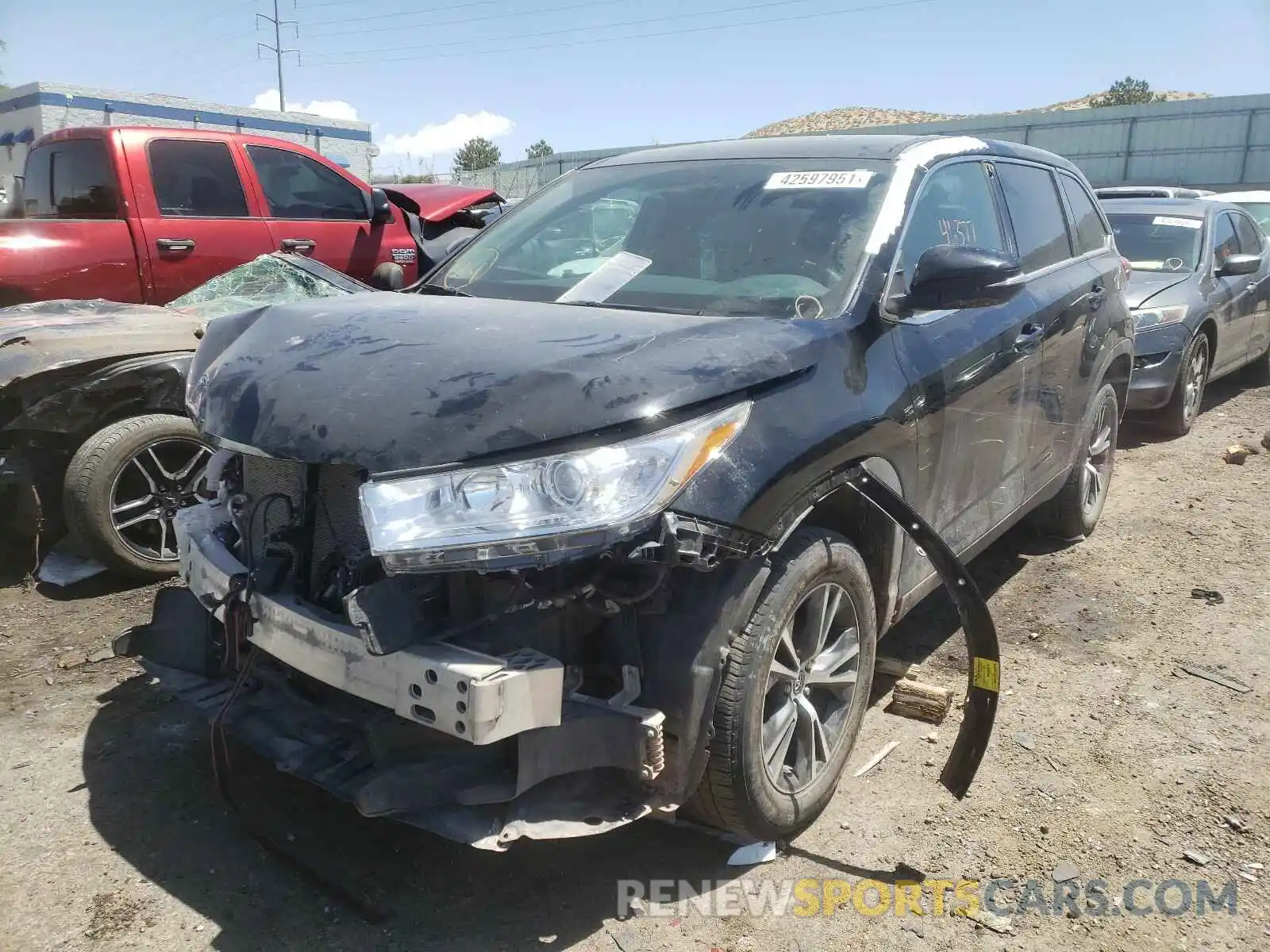 2 Photograph of a damaged car 5TDZZRFH4KS317004 TOYOTA HIGHLANDER 2019