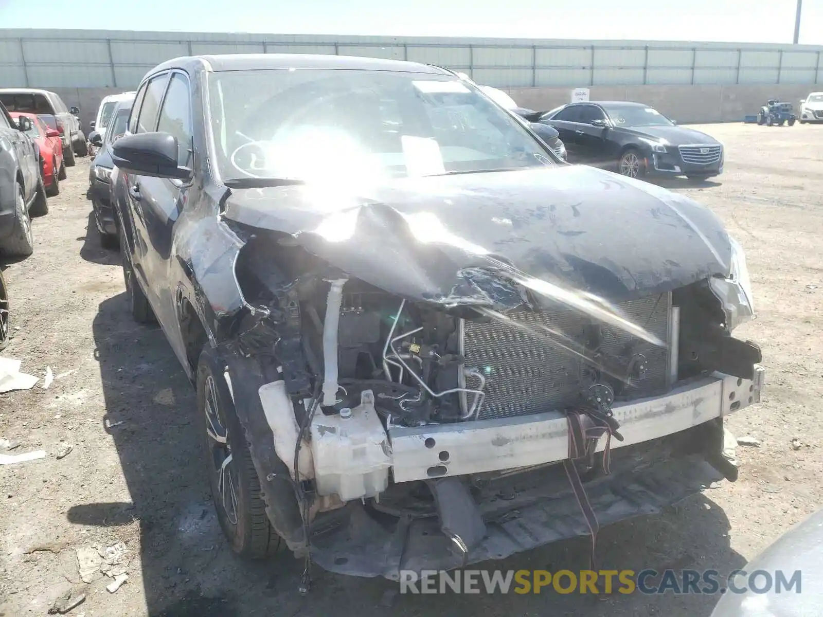 9 Photograph of a damaged car 5TDZZRFH4KS317004 TOYOTA HIGHLANDER 2019