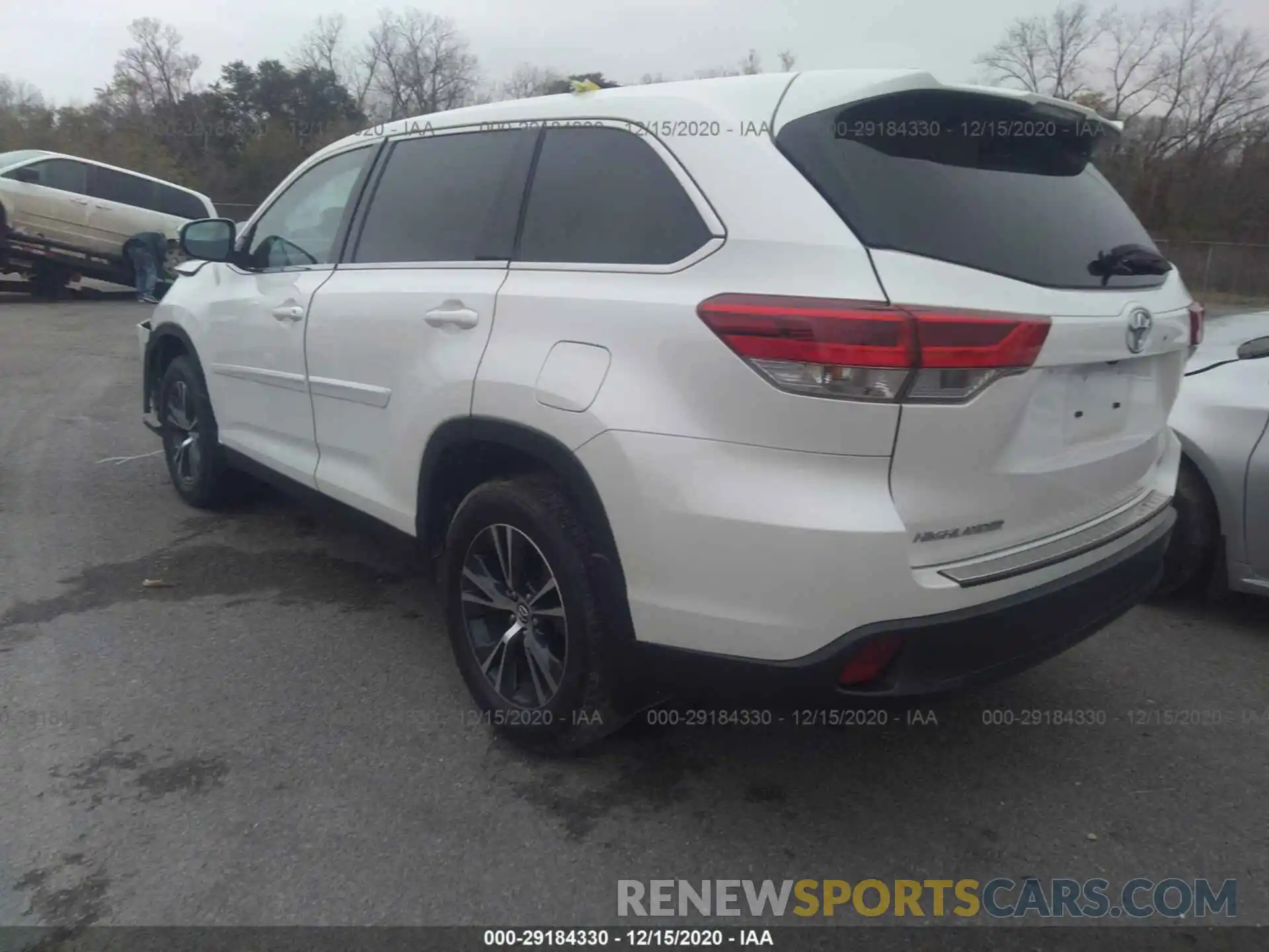 3 Photograph of a damaged car 5TDZZRFH4KS317312 TOYOTA HIGHLANDER 2019