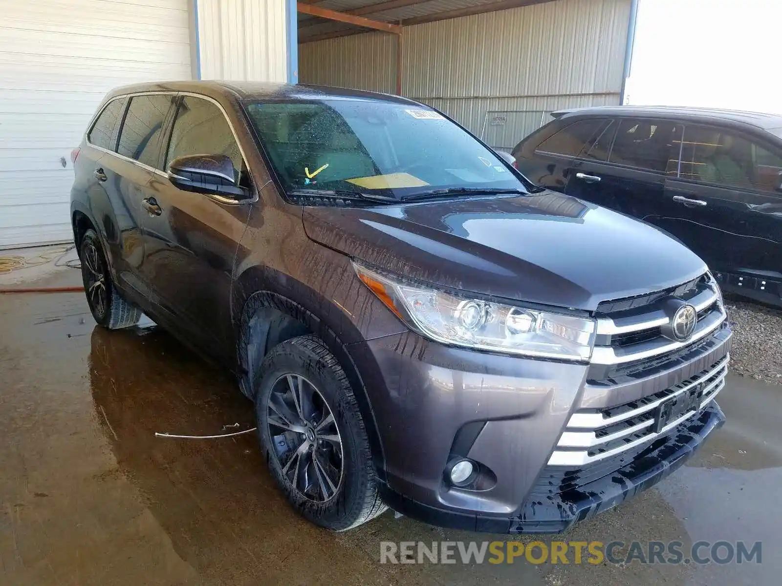 1 Photograph of a damaged car 5TDZZRFH4KS319724 TOYOTA HIGHLANDER 2019